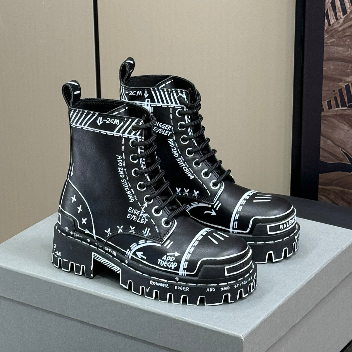 CHUNKY BOOTS IN BLACK SMOOTH CALFSKIN WHITE PRINT