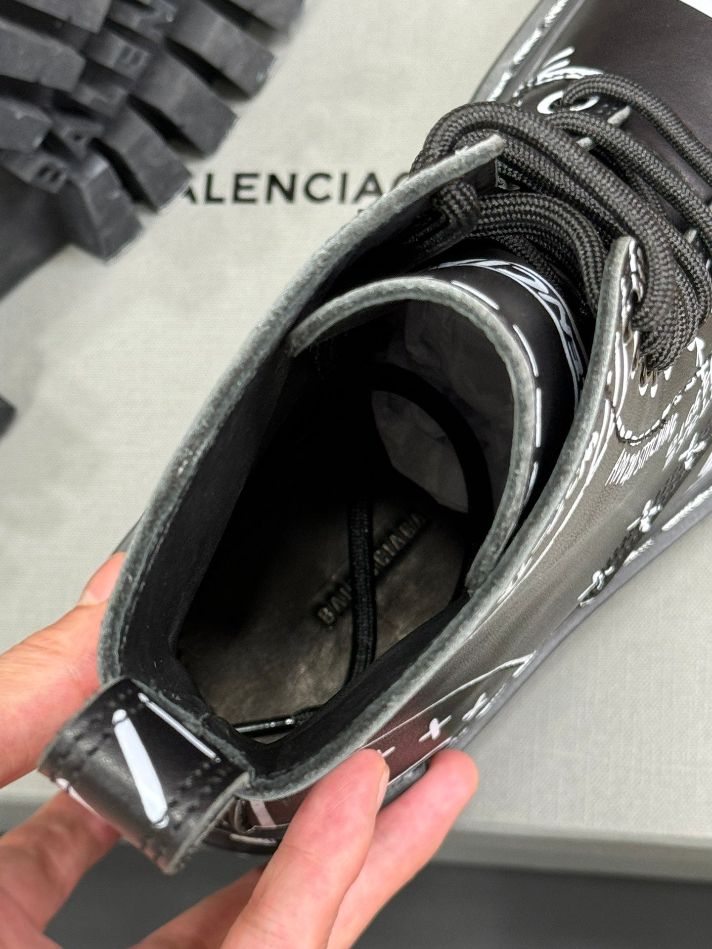 CHUNKY BOOTS IN BLACK SMOOTH CALFSKIN WHITE PRINT