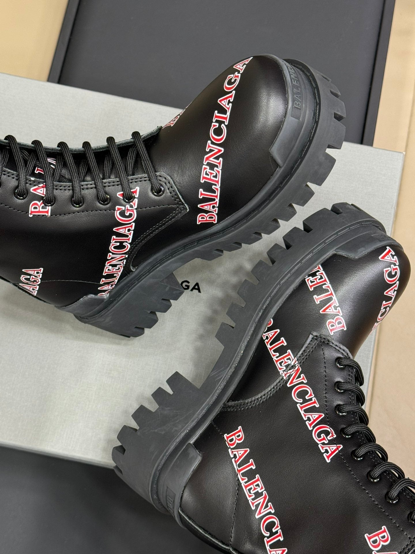 CHUNKY BOOTS IN BLACK SMOOTH CALFSKIN RED LOGO PRINT