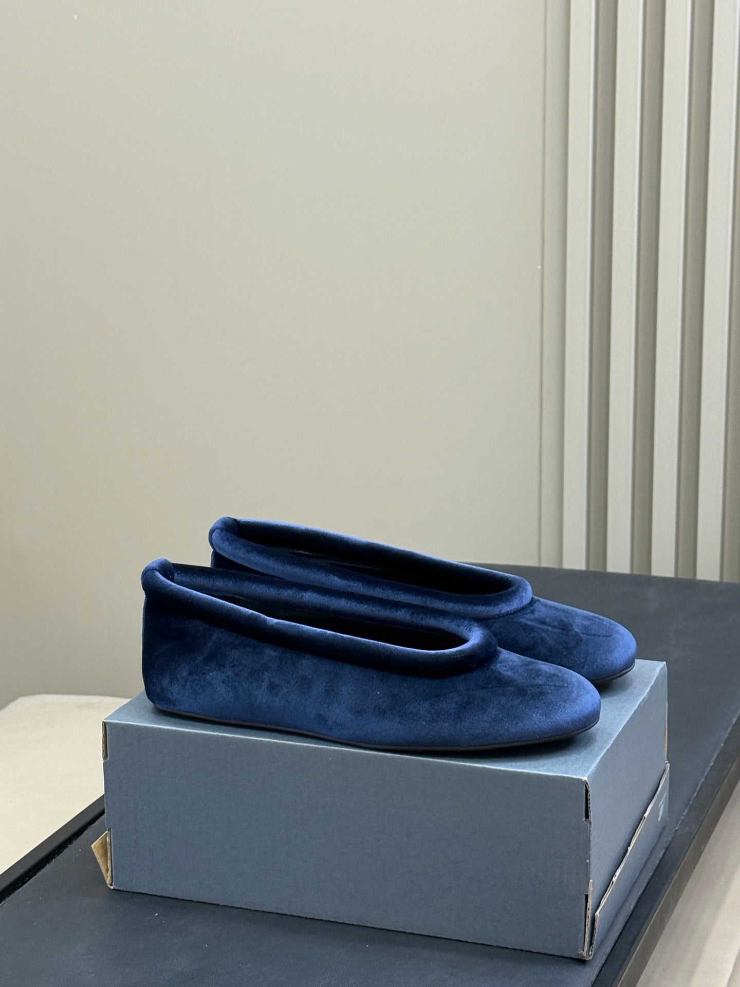 ALAIA 25S BALLET FLATS IN DARK BLUE VELVET