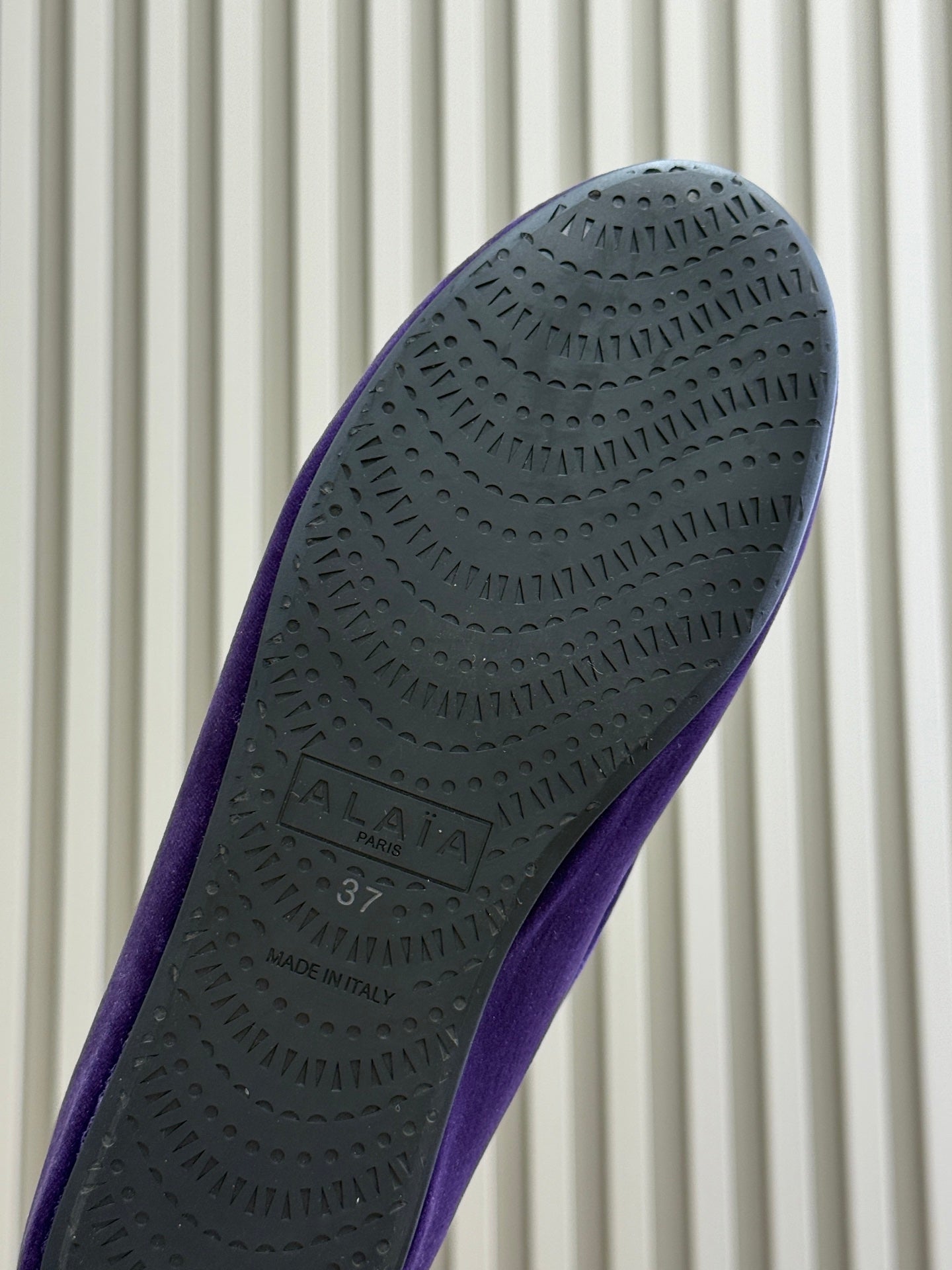 ALAIA 25S BALLET FLATS IN PURPLE VELVET