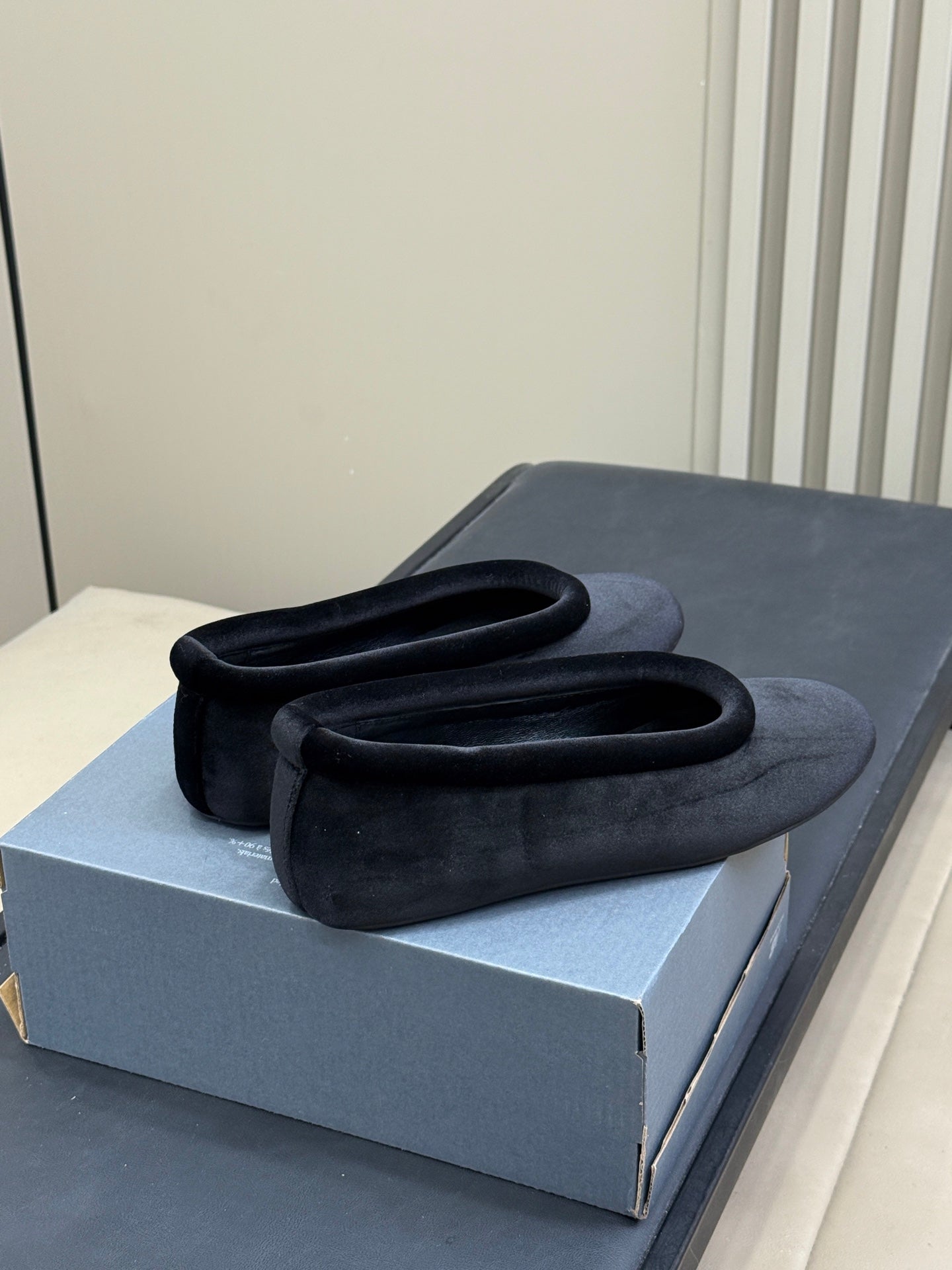 ALAIA 25S BALLET FLATS IN BLACK FULL VELVET