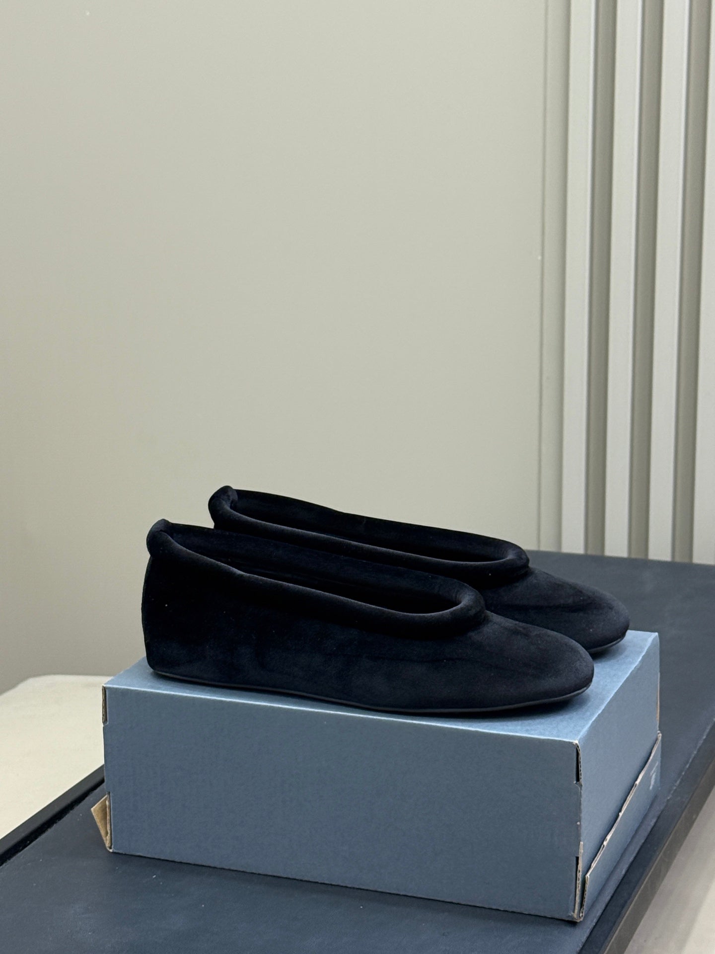 ALAIA 25S BALLET FLATS IN BLACK FULL VELVET