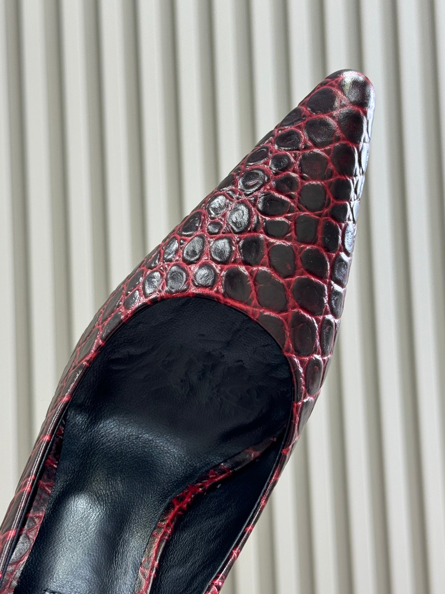 ALAIA 25S POINTY TOE PUMPS CROCODILE-EMBOSSED 90MM IN BURGUNDY CALFSKIN