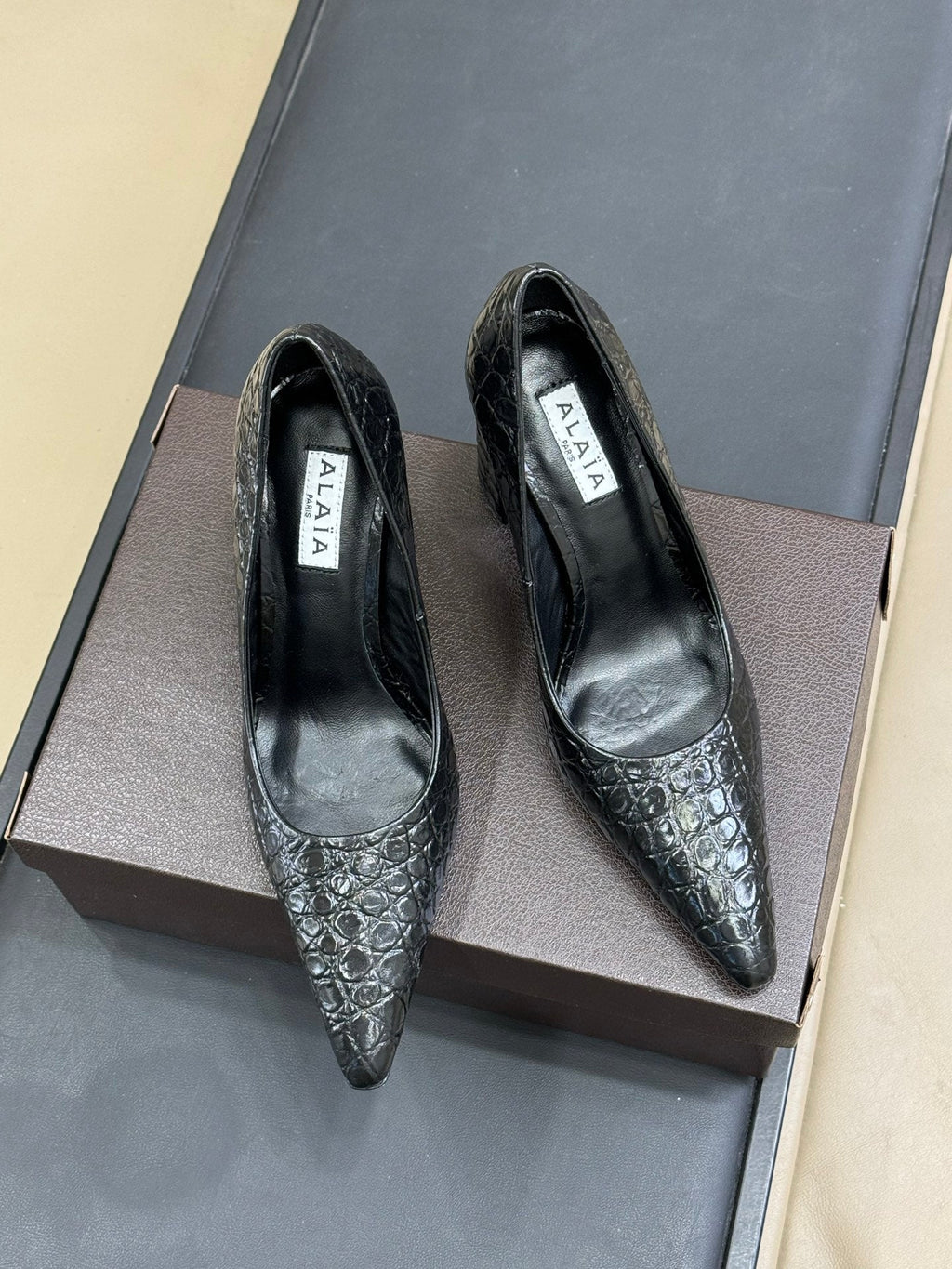 ALAIA 25S POINTY TOE PUMPS 90MM IN BLACK CALFSKIN