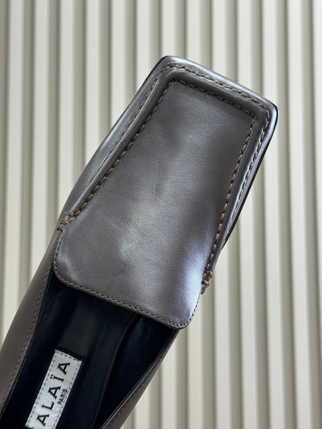 ALAIA 25S SQUARE TOE LOAFER IN BROWN CALFSKIN