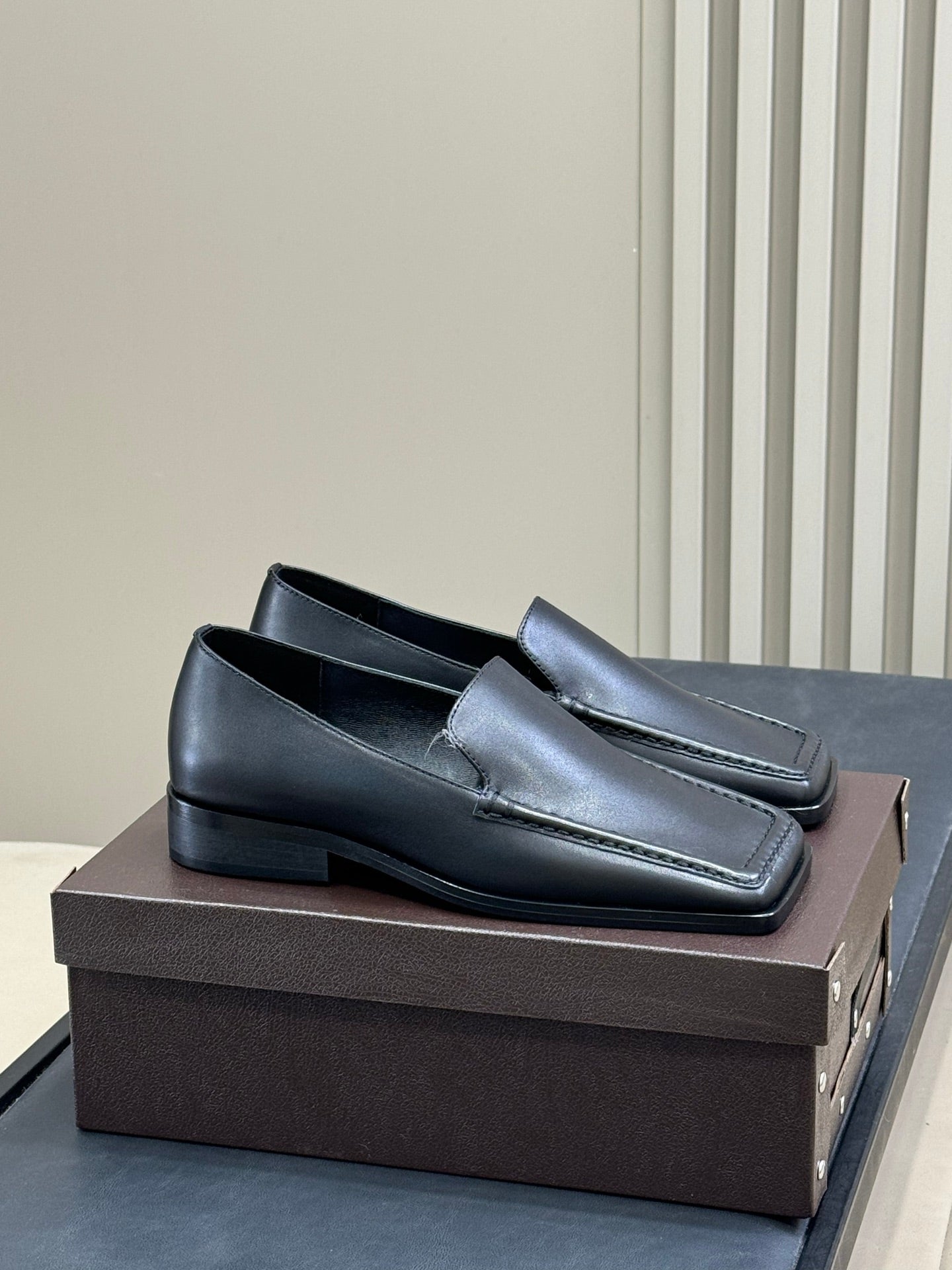 ALAIA 25S SQUARE TOE LOAFER IN BLACK CALFSKIN