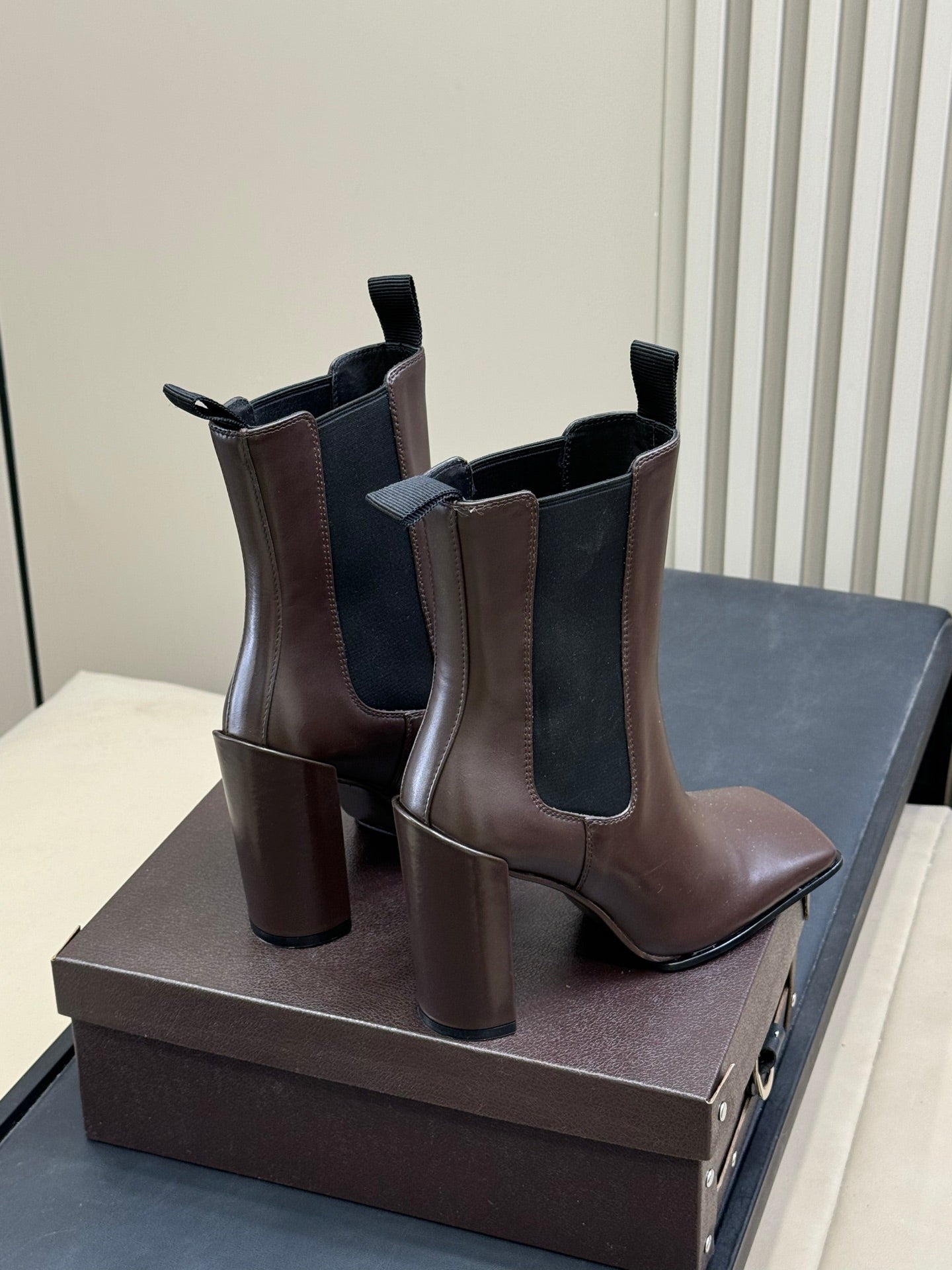 ALAIA 25S ANKLE HIGH-HEELED BOOTS IN BROWN CALFSKIN AND CANVAS
