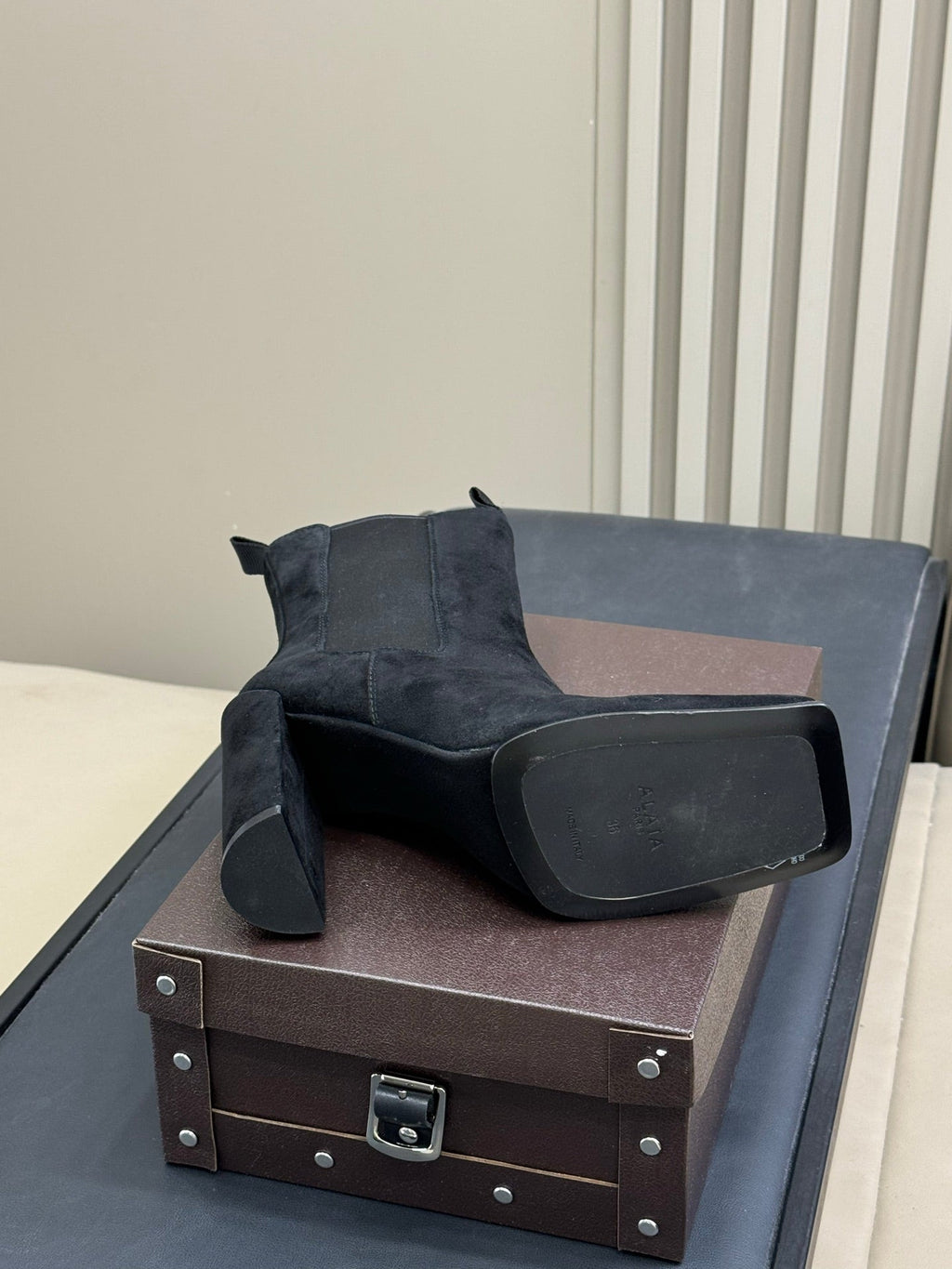 ALAIA 25S ANKLE HIGH-HEELED BOOTS IN BLACK SUEDE AND CANVAS