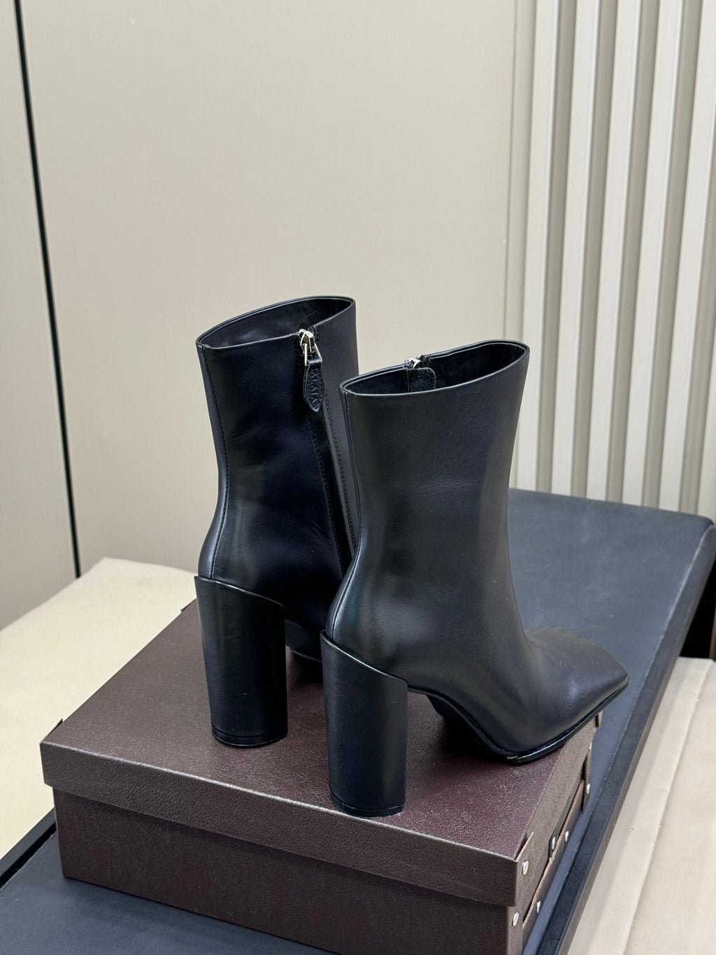ALAIA 25S SQUARE ANKLE BOOTS IN BLACK CALFSKIN