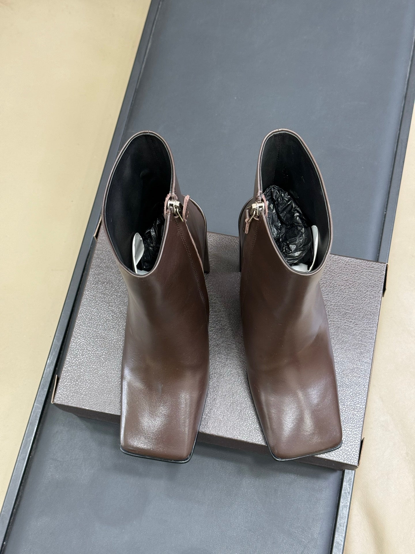 ALAIA 25S ANKLE HIGH-HEELED BOOTS IN DARK BROWN CALFSKIN