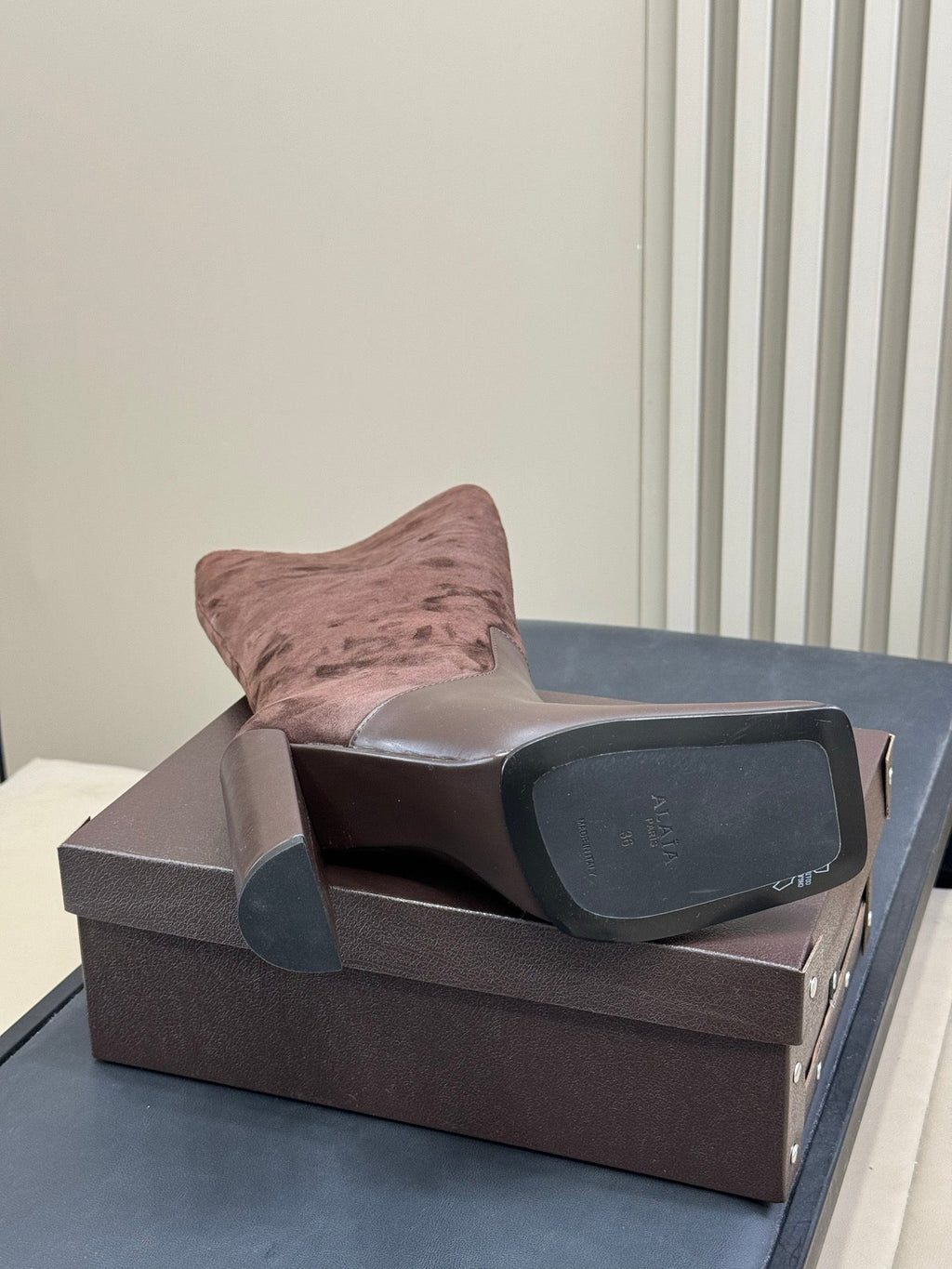 ALAIA 25S KNEE BOOTS IN BROWN CALFSKIN AND SUEDE