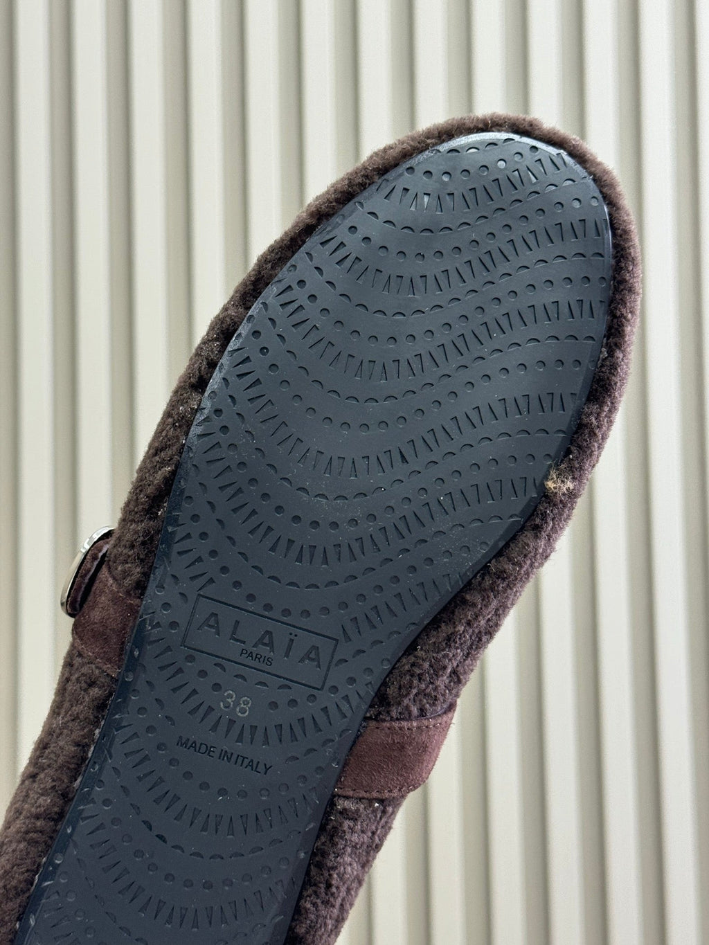 ALAIA 25S COZY MARY JANE SHEARLING FLATS IN DARK BROWN