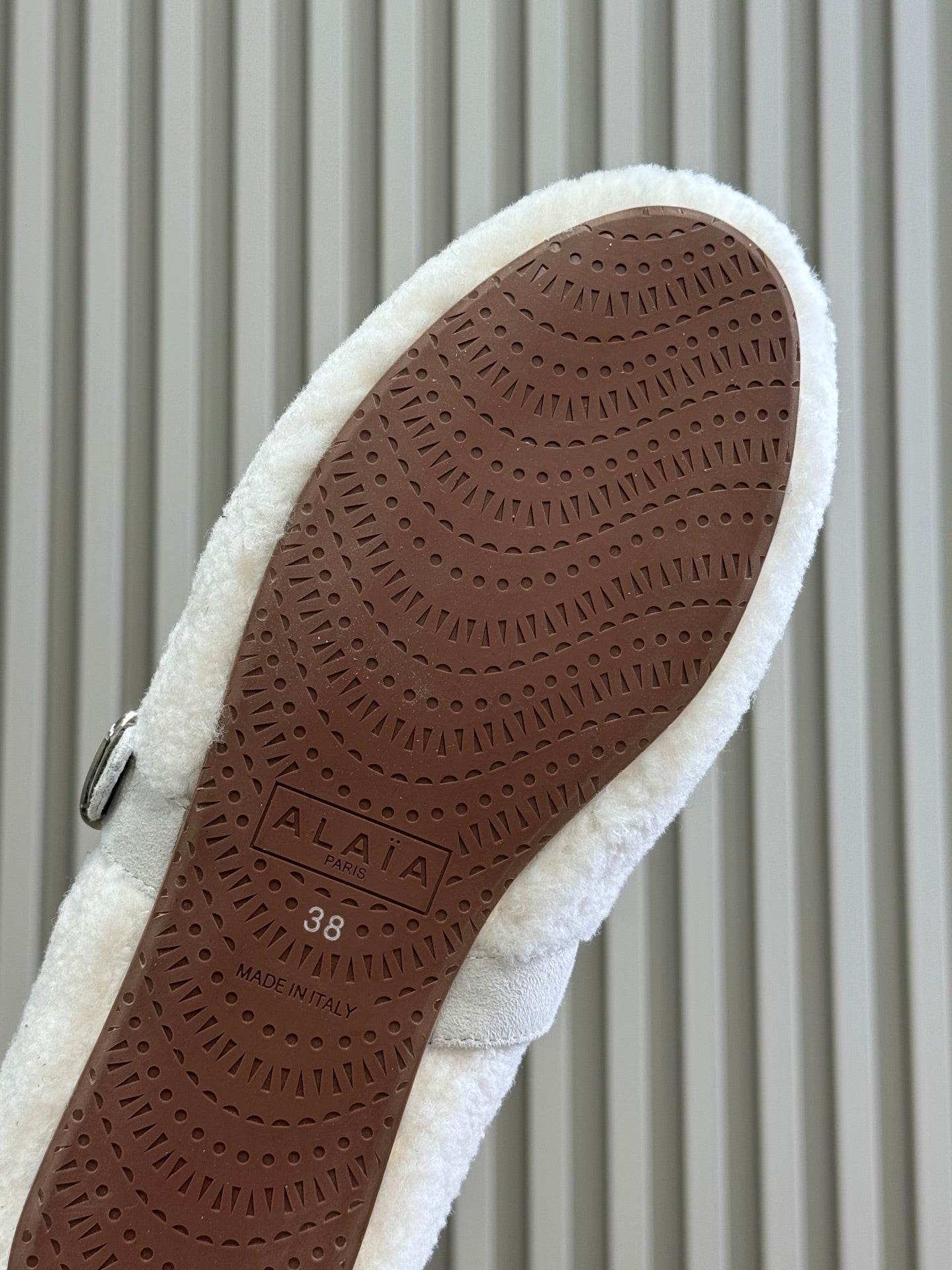 ALAIA 25S COZY MARY JANE SHEARLING FLATS IN WHITE