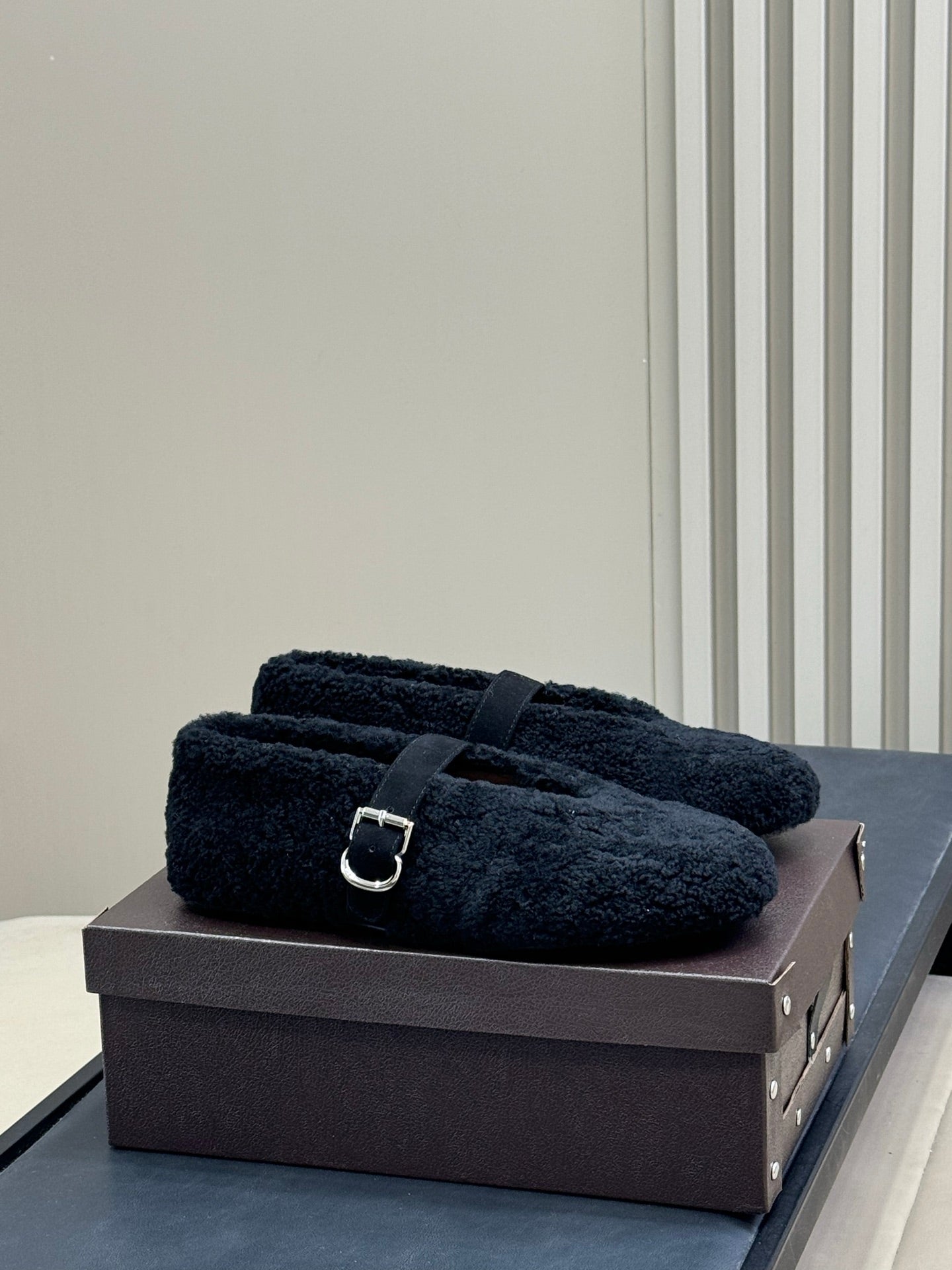 ALAIA 25S COZY MARY JANE SHEARLING FLATS IN BLACK