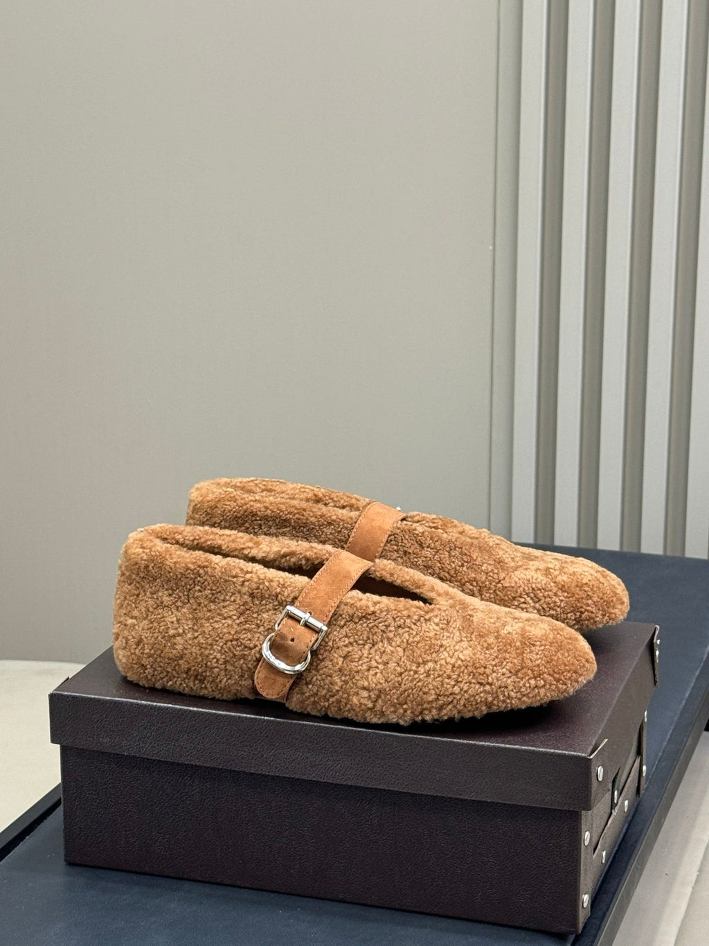 ALAIA 25S COZY MARY JANE SHEARLING FLATS IN CARAMEL