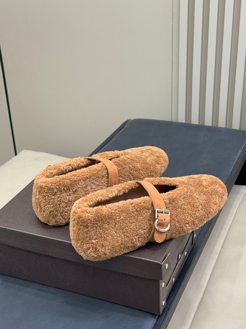 ALAIA 25S COZY MARY JANE SHEARLING FLATS IN CARAMEL