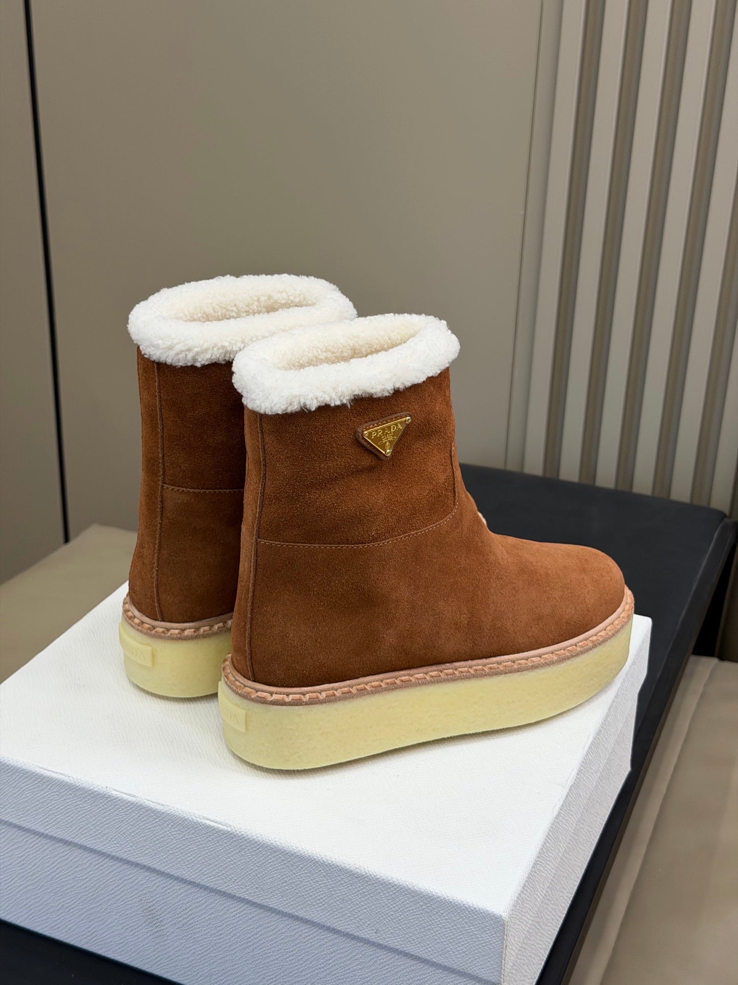 PRADA 25S ANKLE BOOTS 40 MM IN DARK BROWN SUEDE SHEARLING-LINED