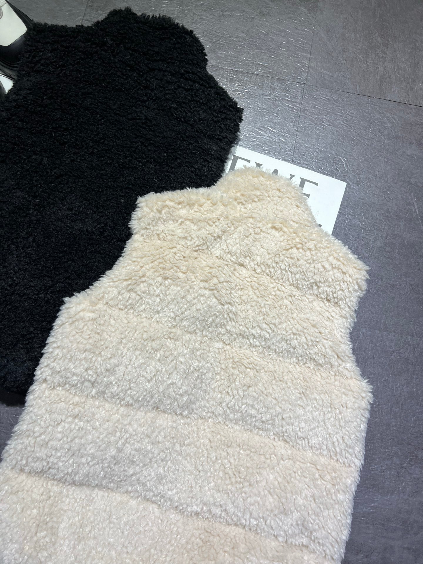 MONCLER 25S DOWN VEST 195