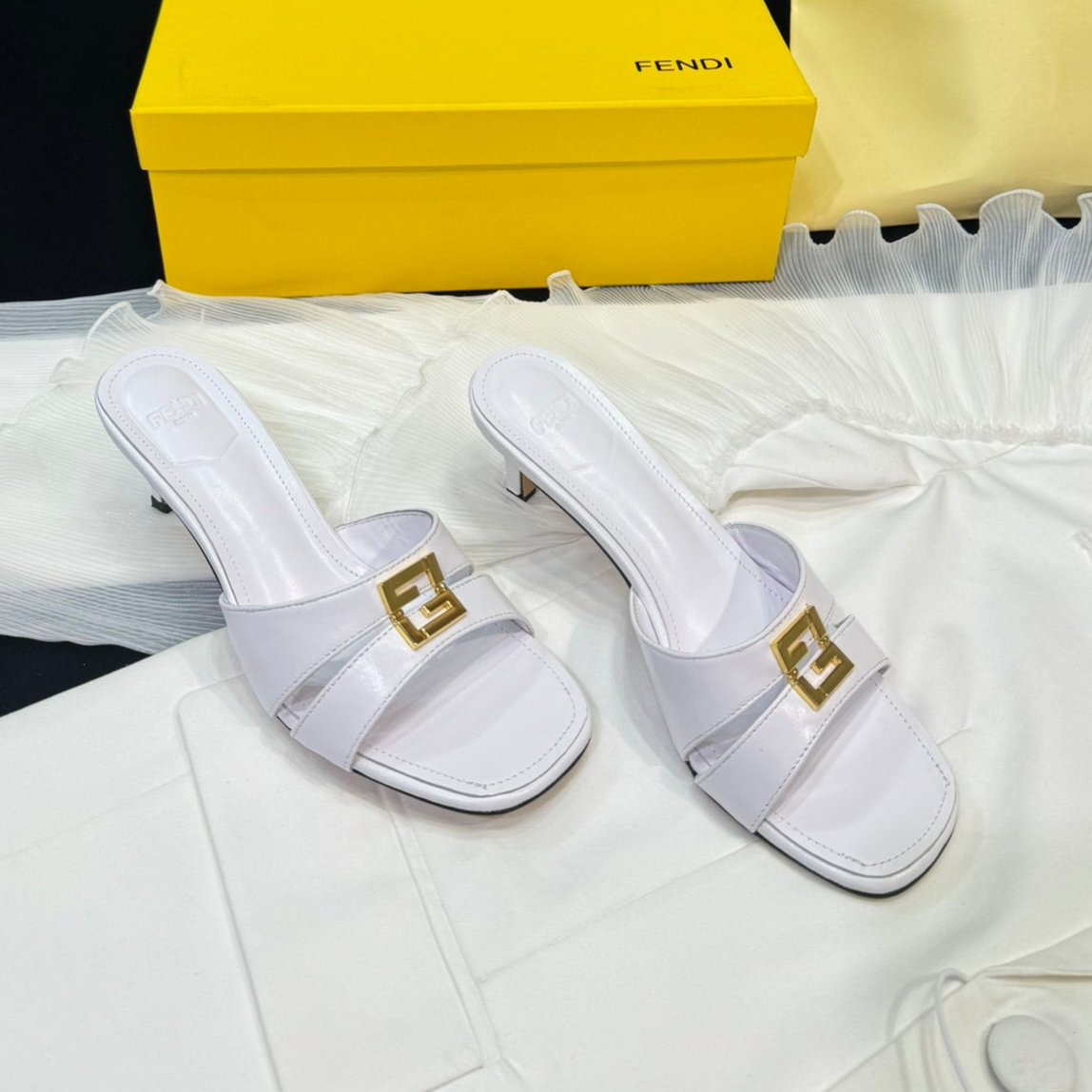 FENDI MEDIUM-HEELED 55 MM MULE IN WHITE LAMBSKIN WITH GOLD HARDWARE