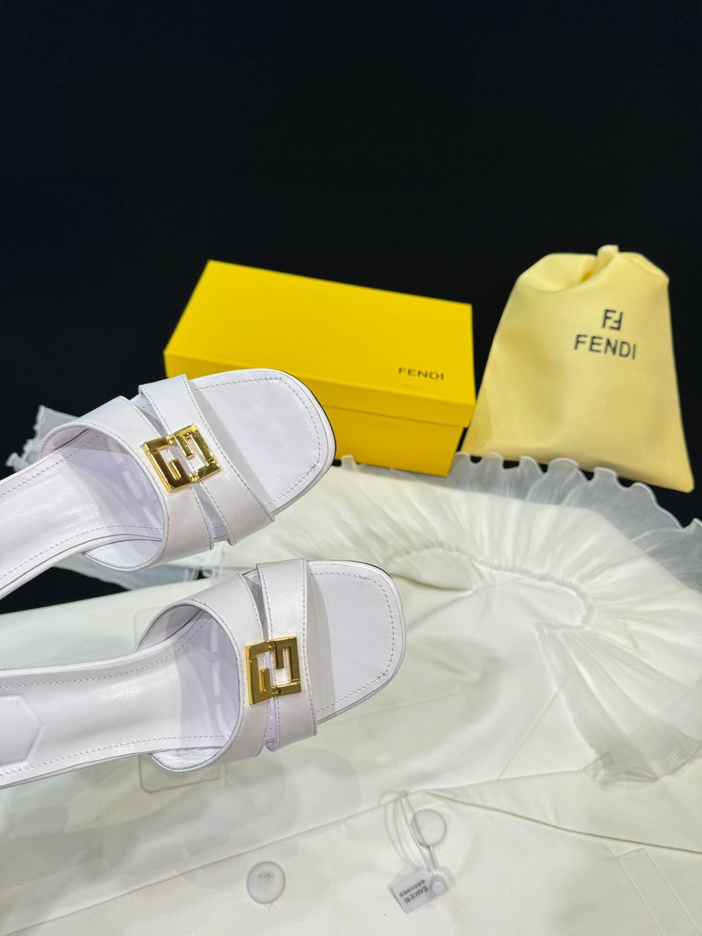 FENDI MEDIUM-HEELED 55 MM MULE IN WHITE LAMBSKIN WITH GOLD HARDWARE