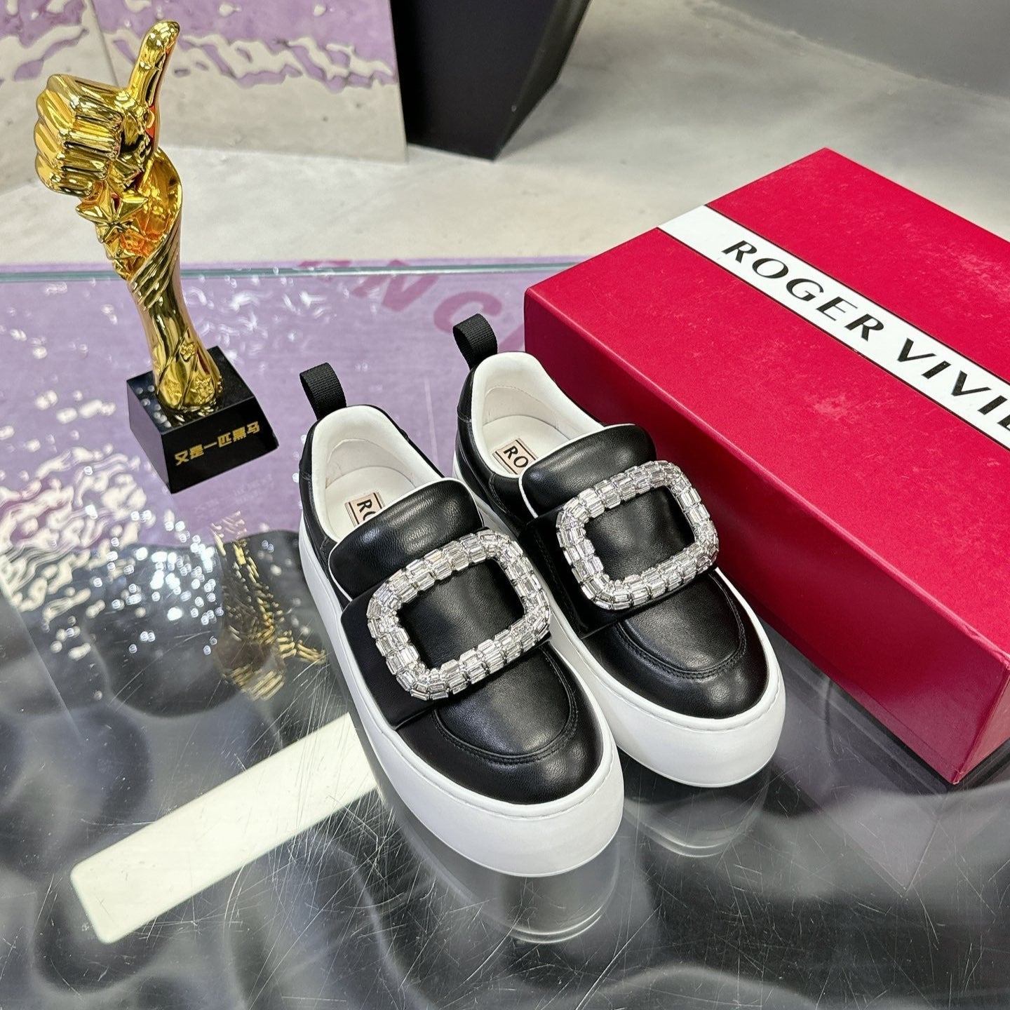 VIV' UP SNEAKERS IN BLACK CALFSKIN