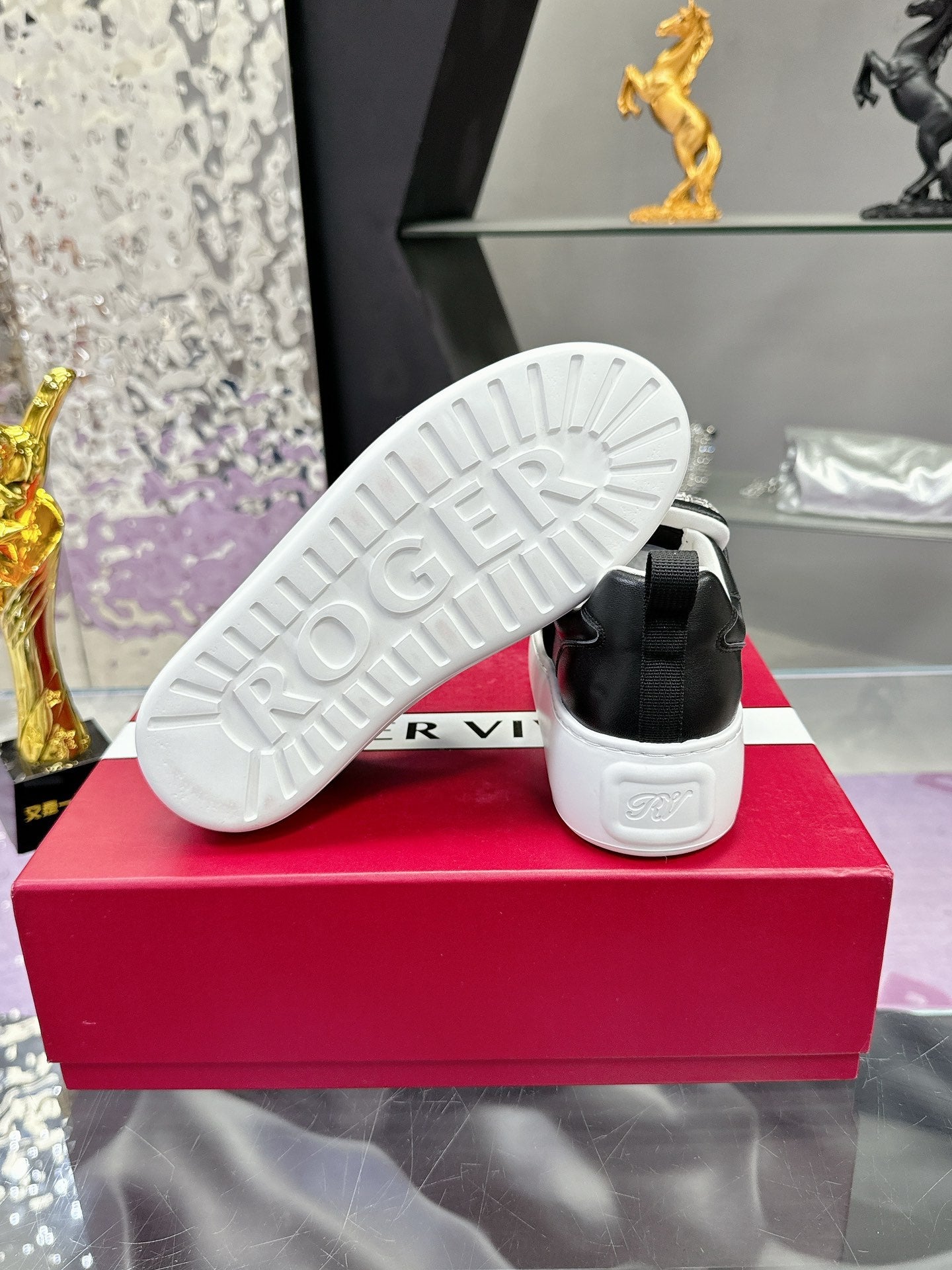 VIV' UP SNEAKERS IN BLACK CALFSKIN