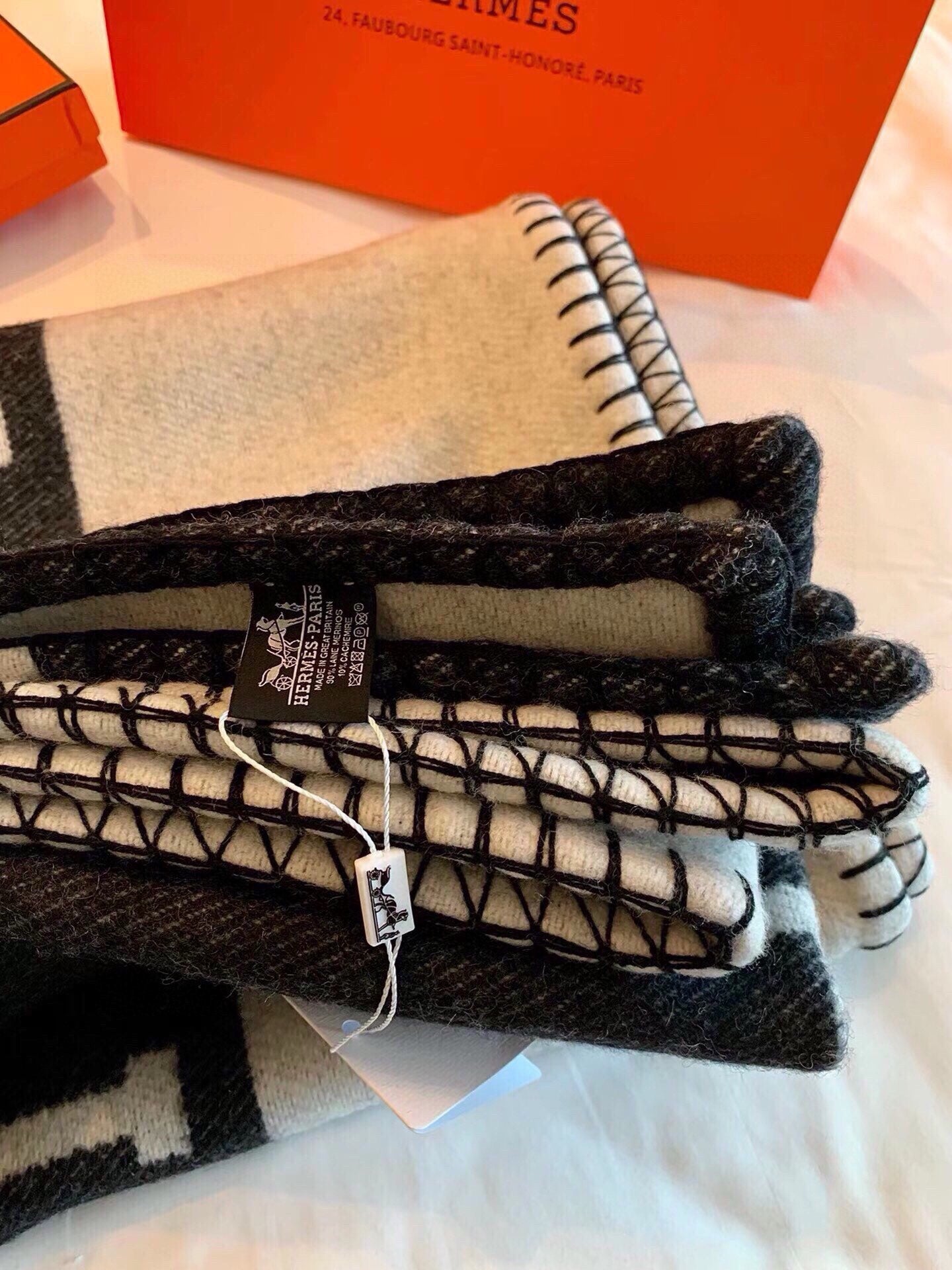 TIGRE BAYADERE BLANAVALON III THROW BLANKET IN BLACK CASHMERE 407142