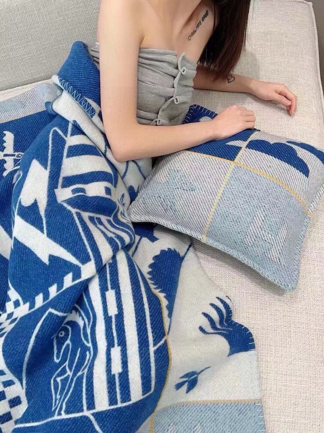 AVALON EPOPEE BLANKET 140 CM IN COBALT BLUE WOOL AND CASHMERE 415188