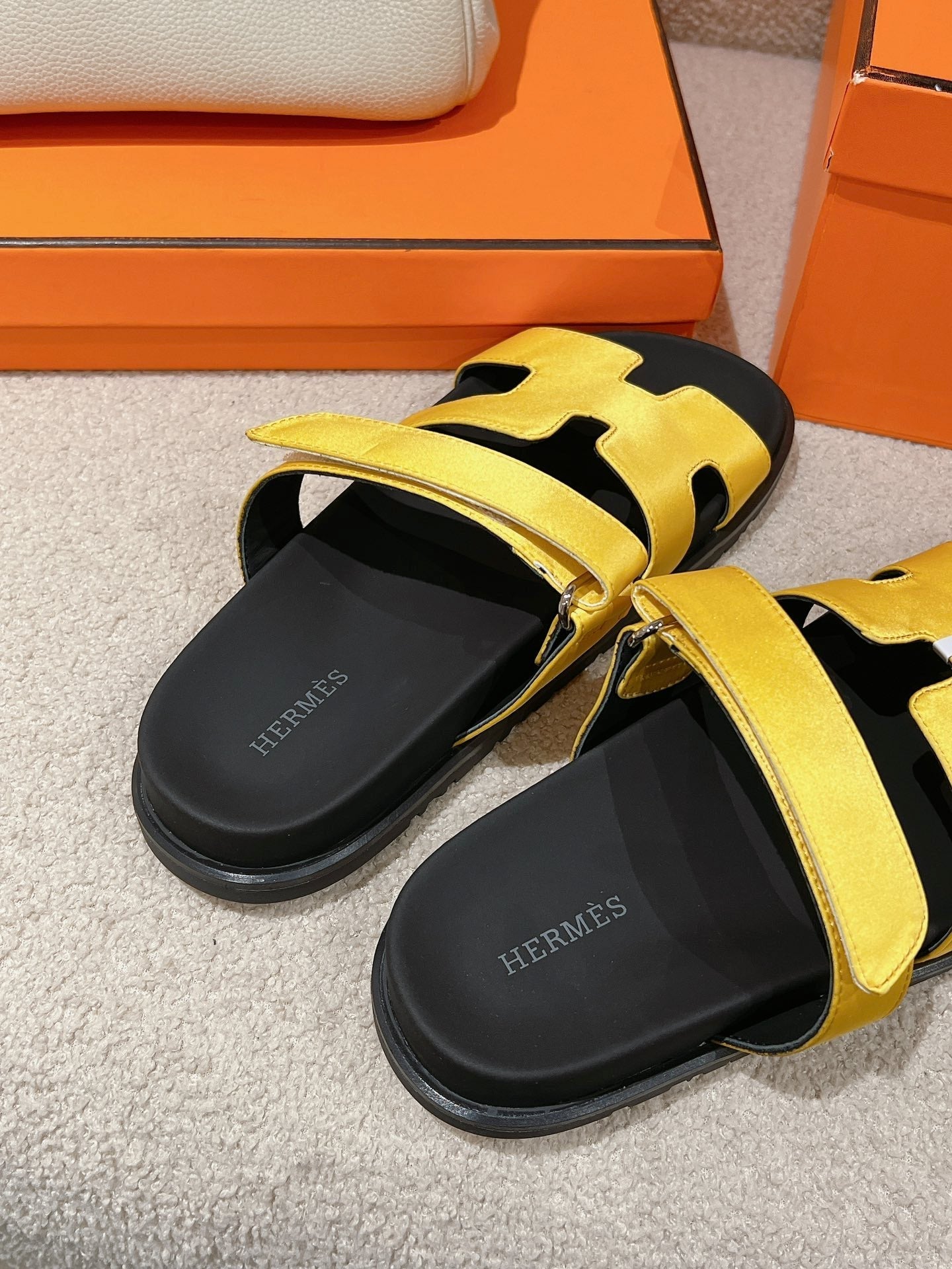 CHYPRE SANDAL BLACK MIX BRIGHT YELLOW CALFSKIN