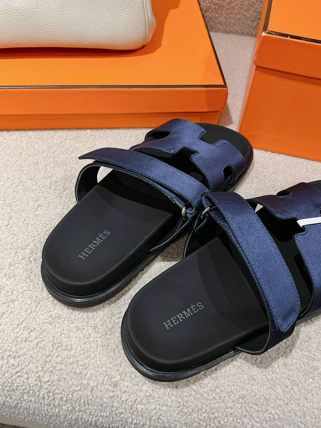 CHYPRE SANDAL BLACK MIX LIGHT BERRY CALFSKIN
