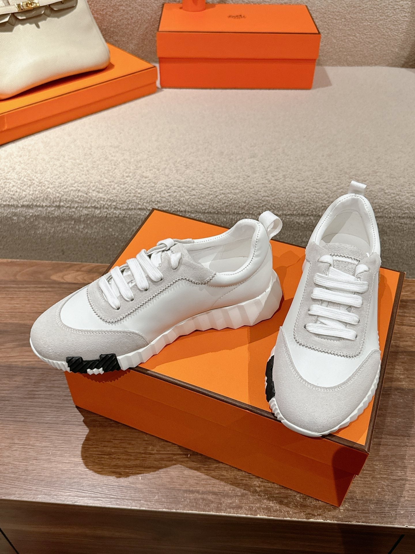 MAINLAND SNEAKER IN PALE GRAY SUEDE AND WHITE CALFSKIN 959308