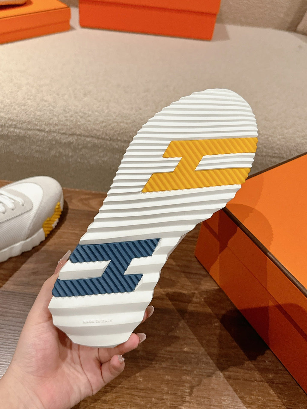 MAINLAND SNEAKER IN PALE GRAY SUEDE AND WHITE BREATHABLE MESH FABRIC 959352