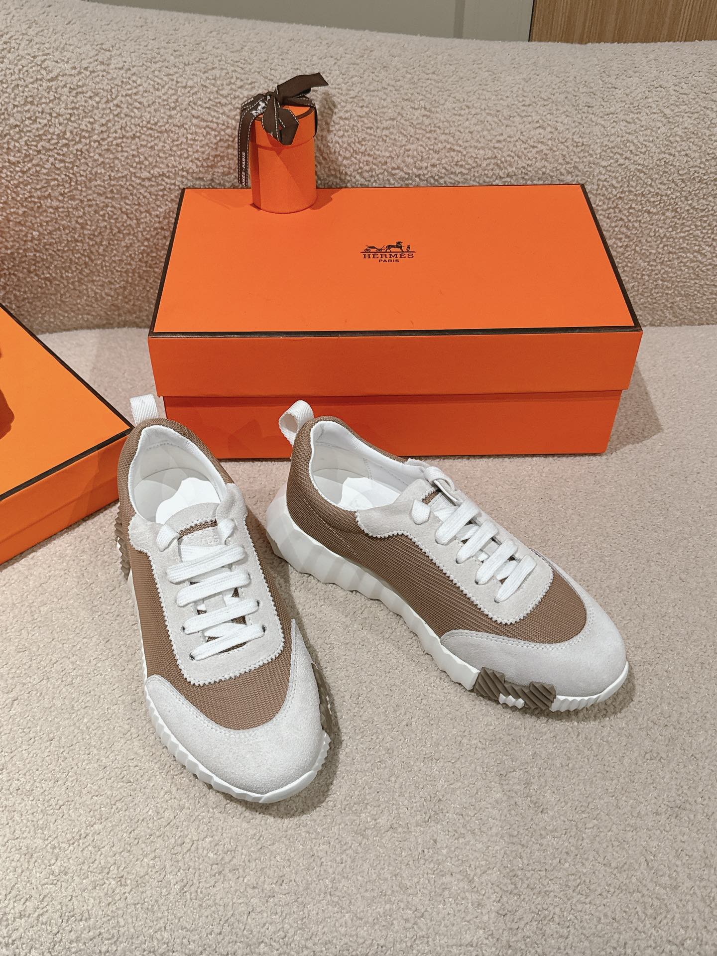 MAINLAND SNEAKER IN PALE GRAY SUEDE AND LIGHT BROWN BREATHABLE MESH FABRIC