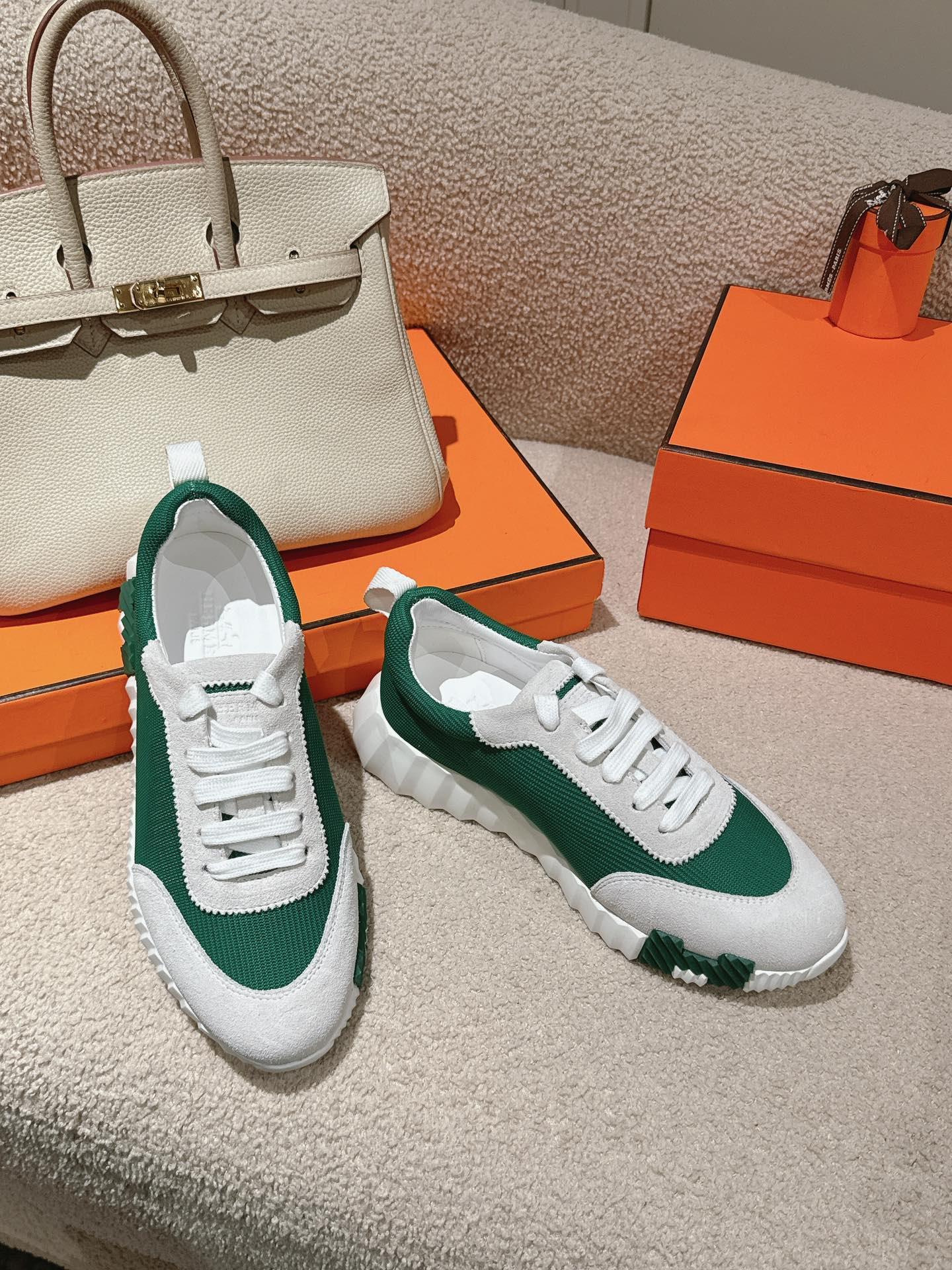 MAINLAND SNEAKER IN PALE GRAY SUEDE AND FOREST GREEN BREATHABLE MESH FABRIC