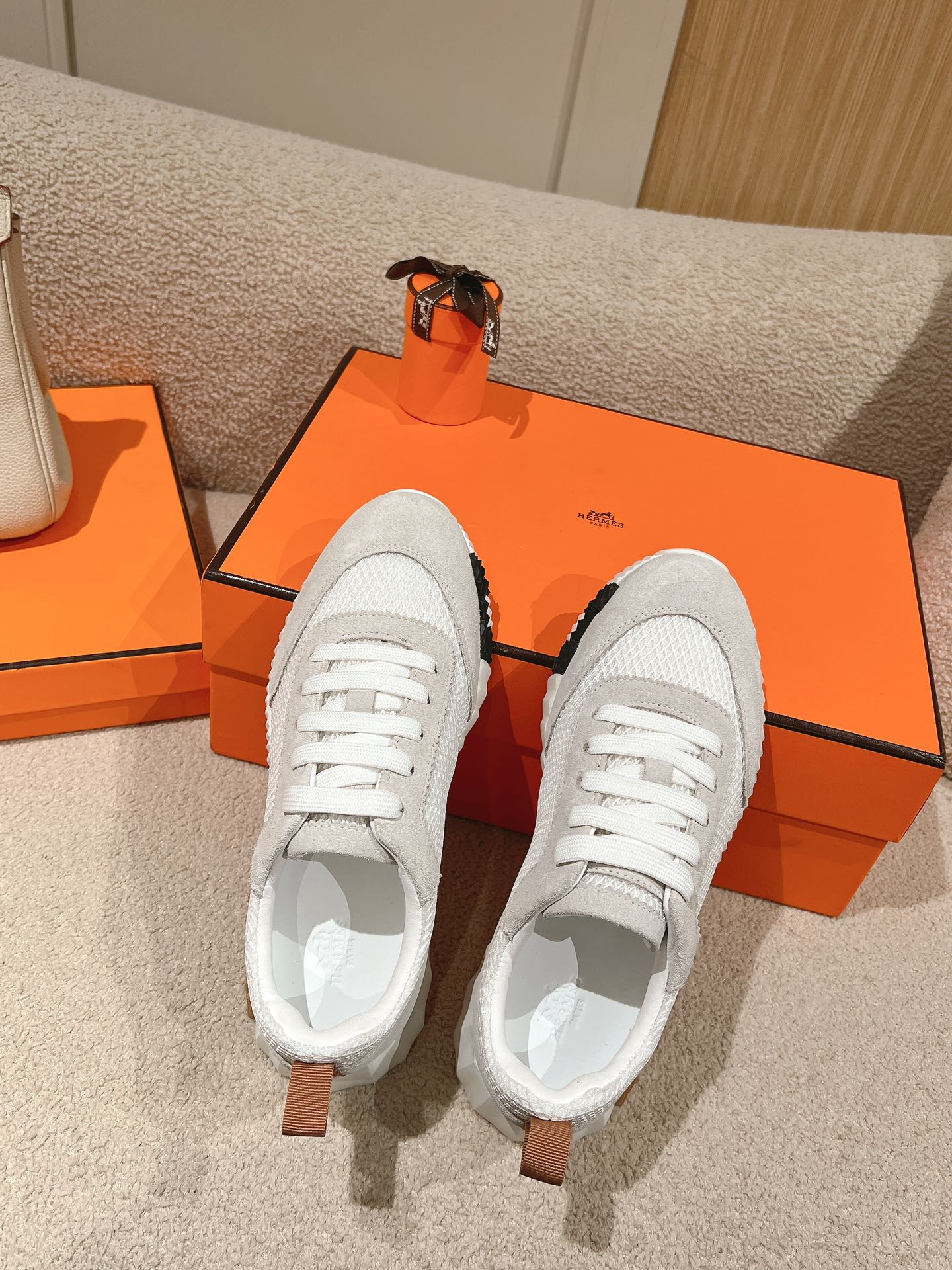 MAINLAND SNEAKER IN PALE GRAY SUEDE AND WHITE BREATHABLE MESH FABRIC