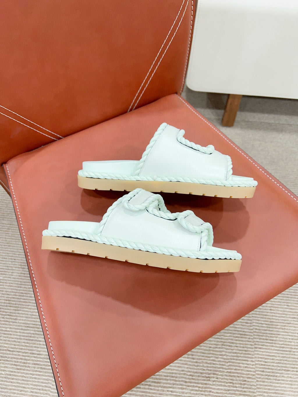 REFINED DAD SANDAL IN PISTACHIO GREEN LAMBSKIN MULE