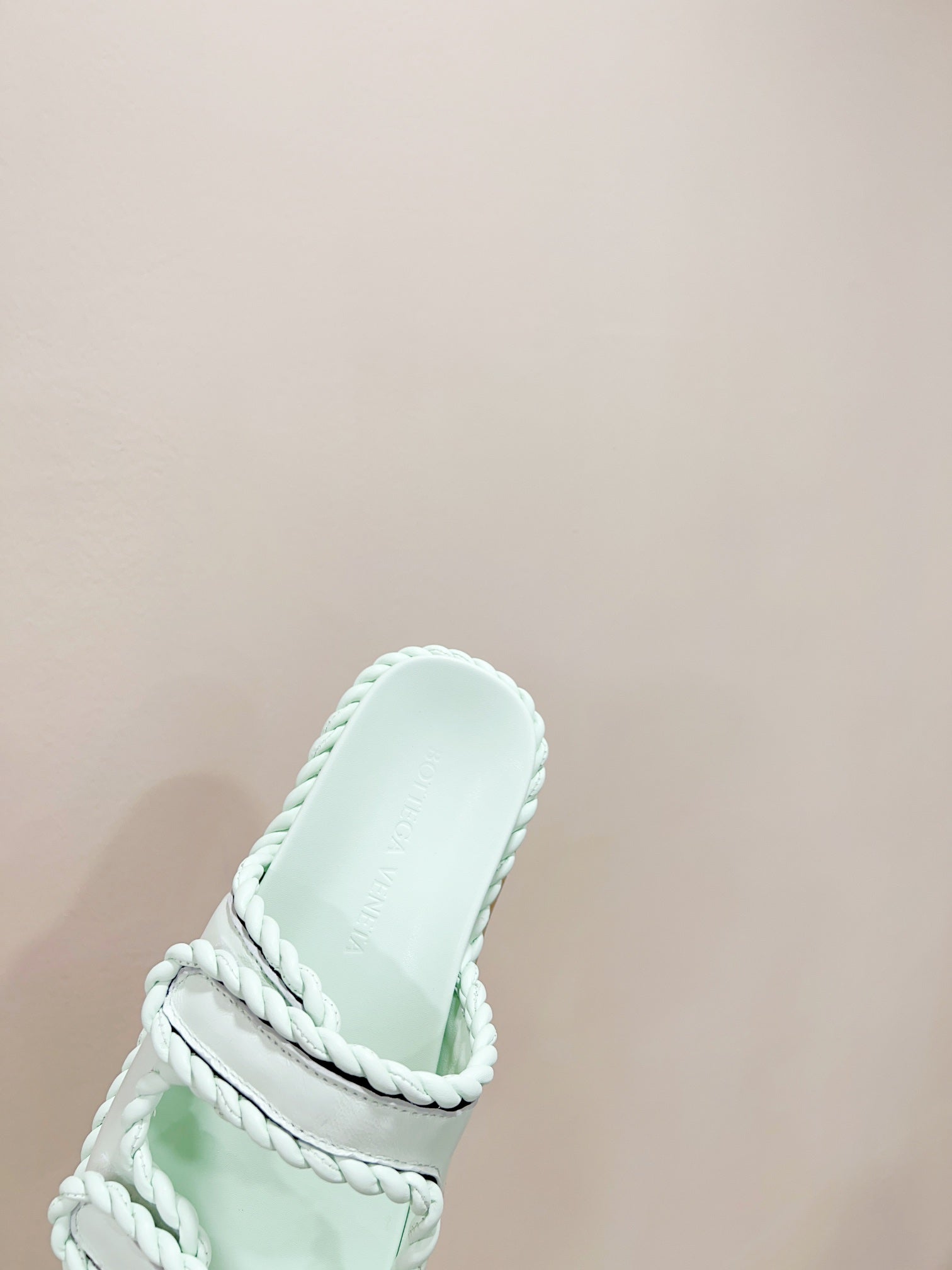 REFINED DAD SANDAL IN PISTACHIO GREEN LAMBSKIN MULE