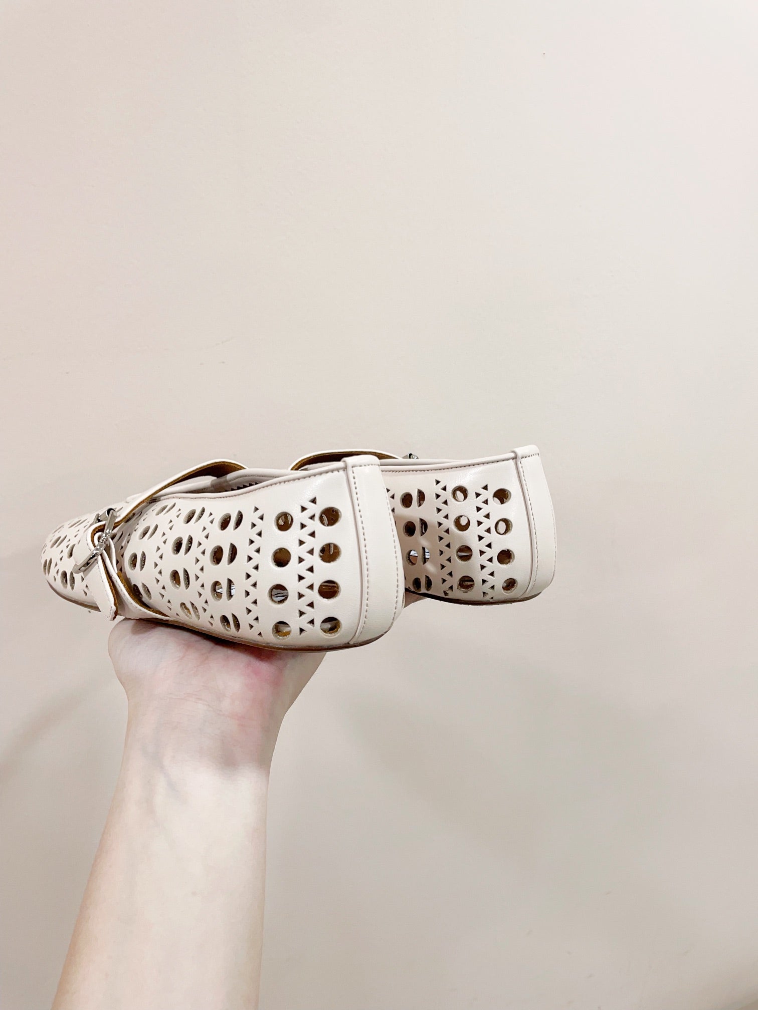 ALAIA HOLLOW BALLET FLAT IN BEIGE LAMBSKIN