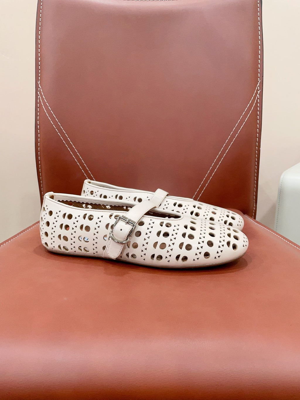 ALAIA HOLLOW BALLET FLAT IN BEIGE LAMBSKIN