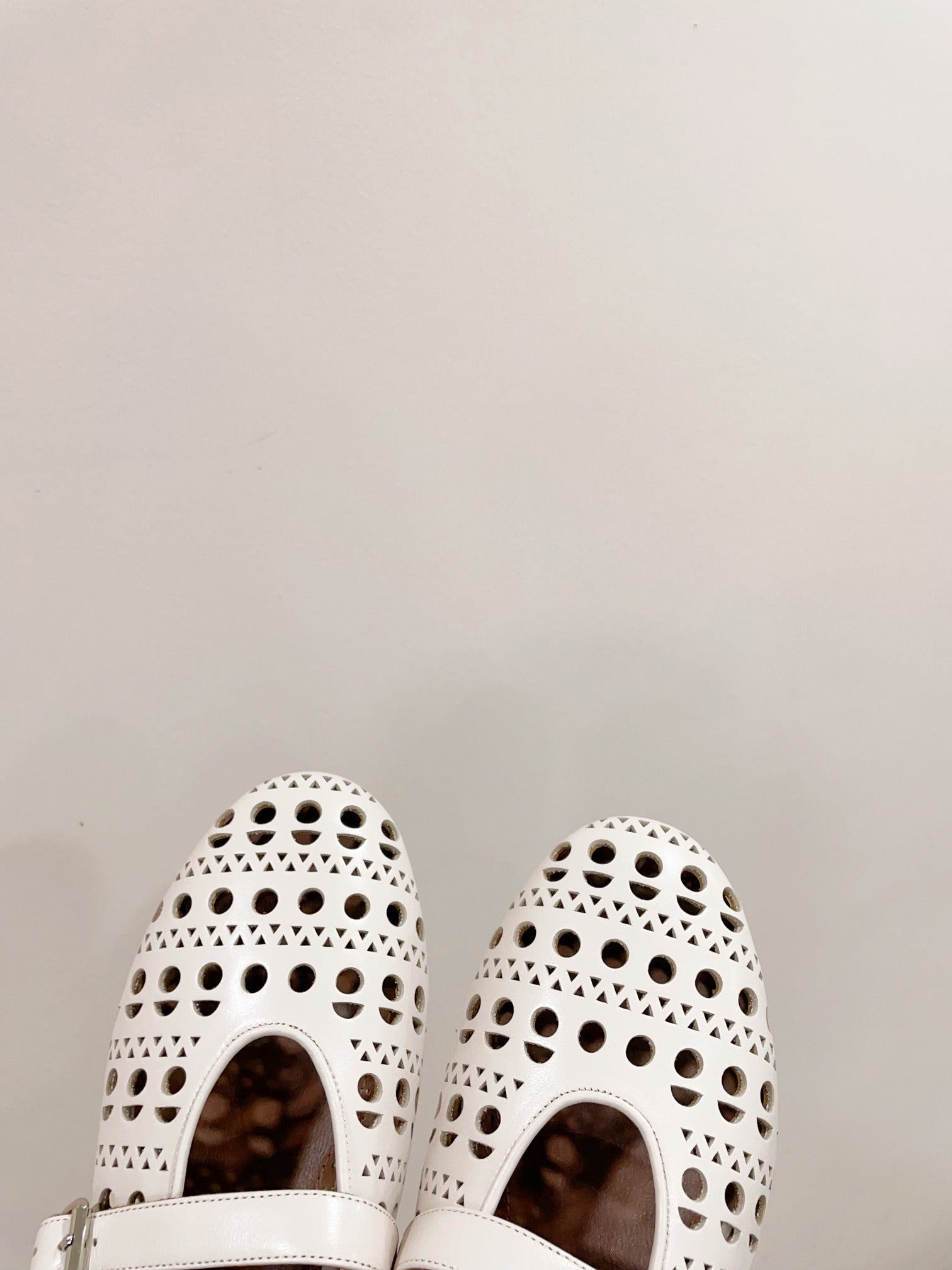 ALAIA HOLLOW BALLET FLAT IN BEIGE LAMBSKIN