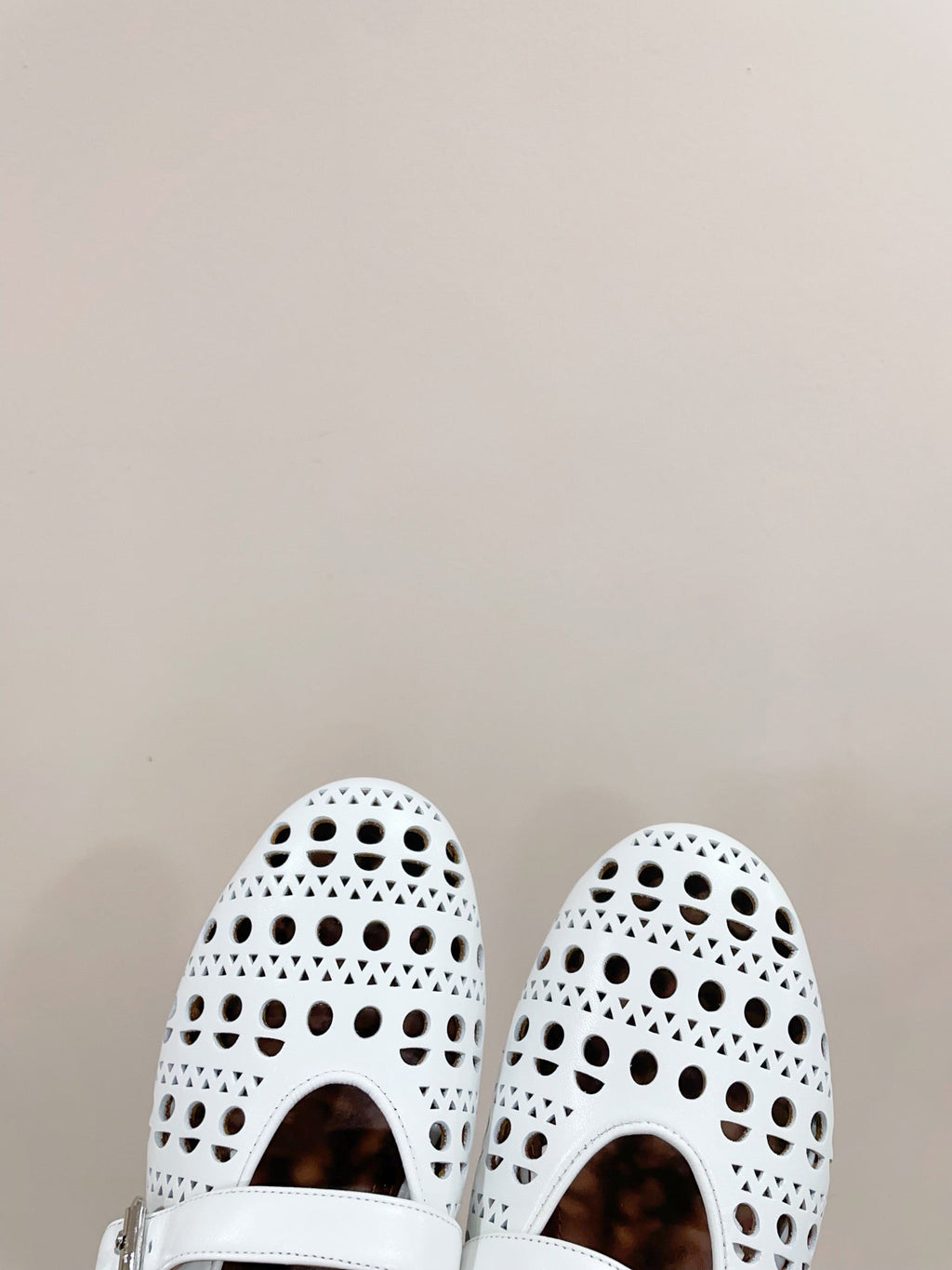 ALAIA HOLLOW BALLET FLAT IN WHITE LAMBSKIN