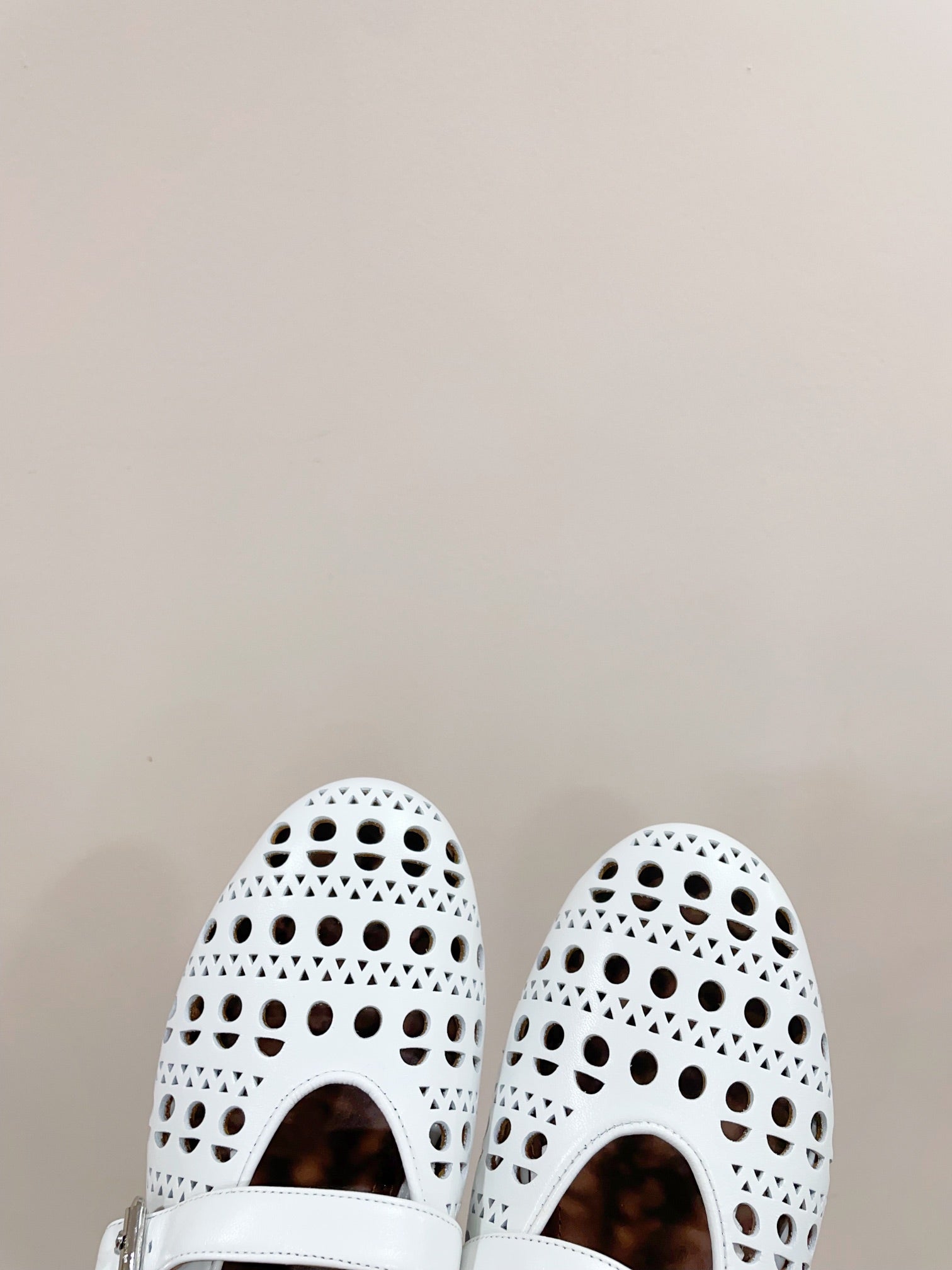 ALAIA HOLLOW BALLET FLAT IN WHITE LAMBSKIN