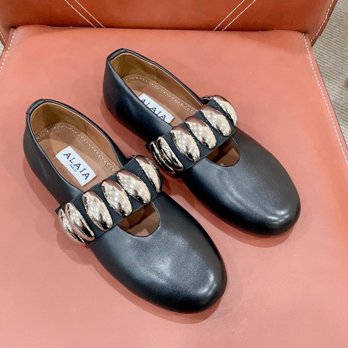 ALAIA TRIBALE BALLET FLATS IN BLACK LAMBSKIN