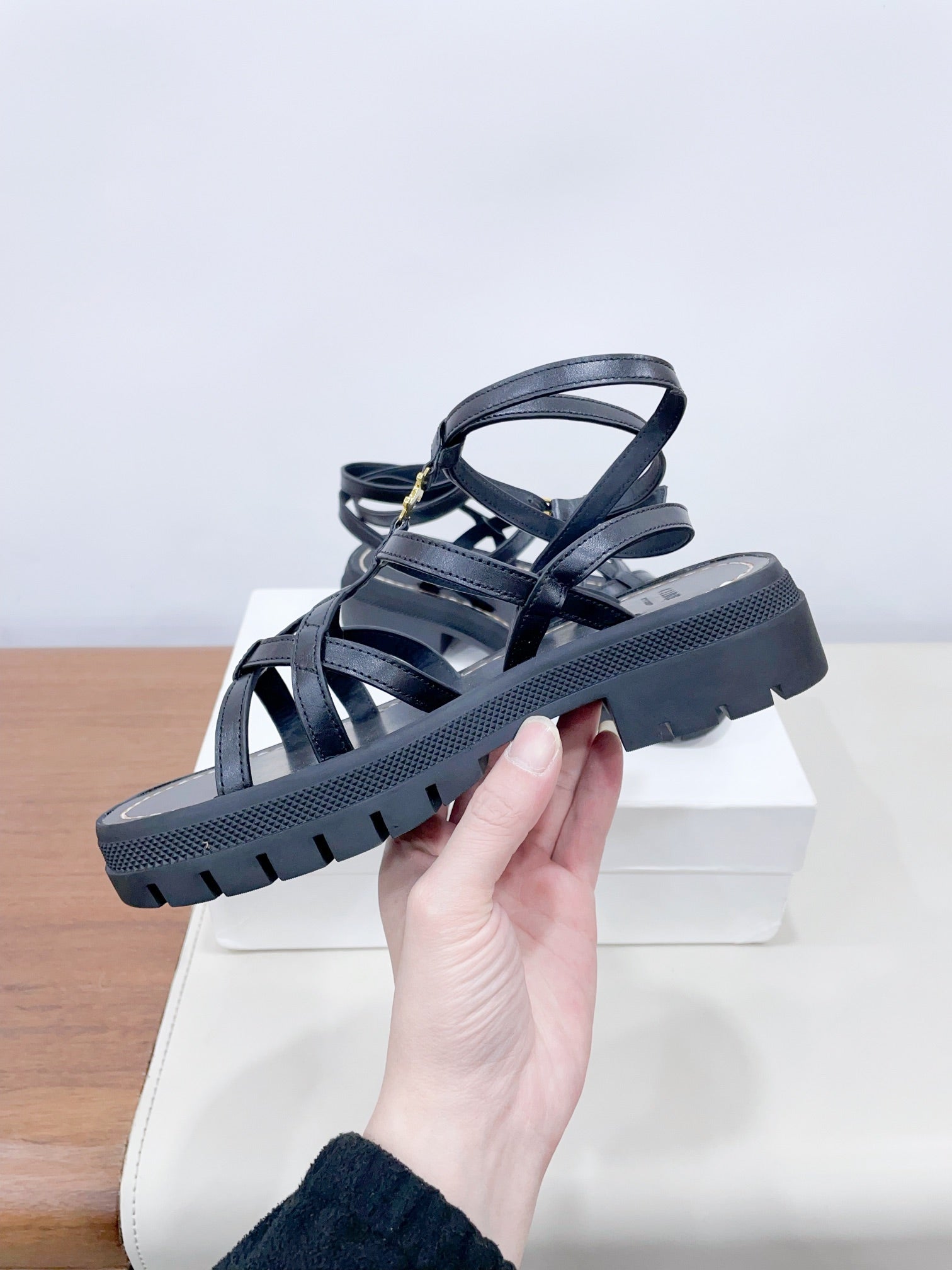 CLEA TRIOMPHE STRAPPY SANDAL IN BLACK CALFSKIN