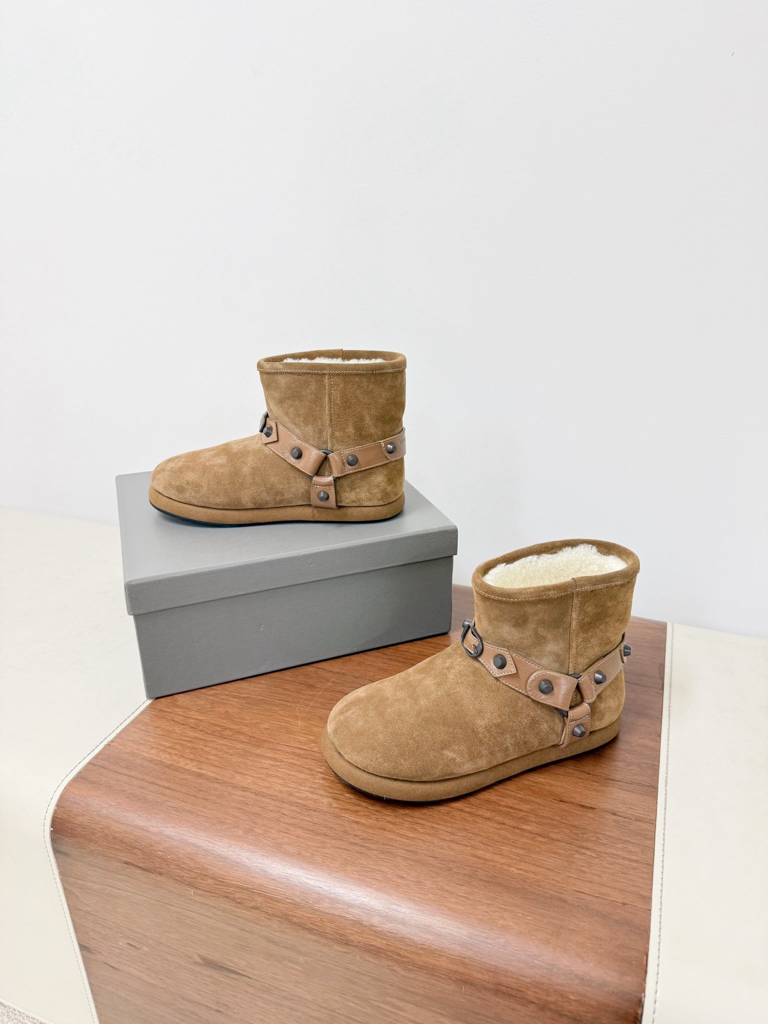 BALENCIAGA 25S ALASKA ANKLE BOOTS IN LIGHT BROWN SUEDE AND LAMBSKIN