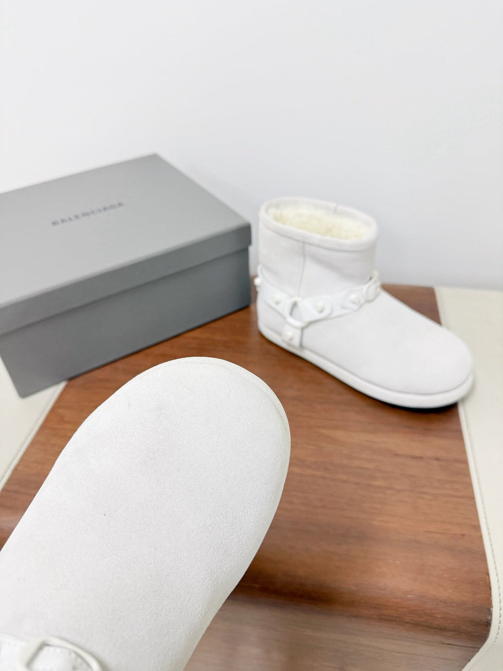 BALENCIAGA 25S ALASKA ANKLE BOOTS IN WHITE SUEDE AND LAMBSKIN