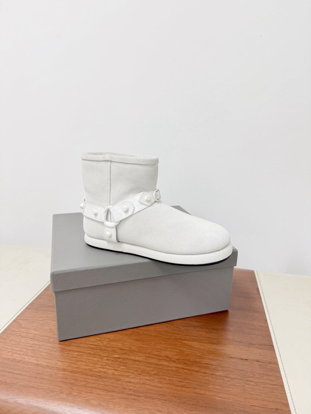 BALENCIAGA 25S ALASKA ANKLE BOOTS IN WHITE SUEDE AND LAMBSKIN