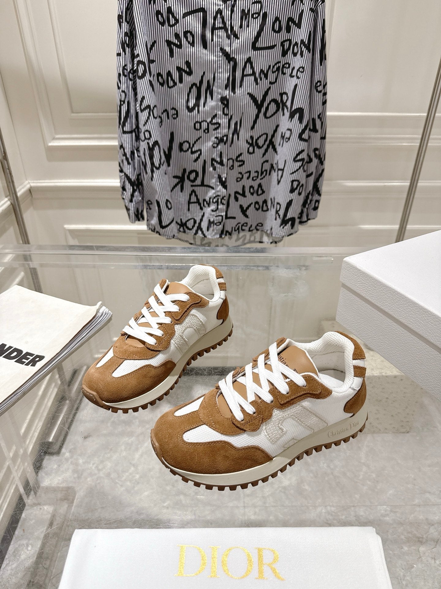 DIOR 25S C'EST DIOR SNEAKER IN WHITE HAZELNUT CALFSKIN AND SUEDE