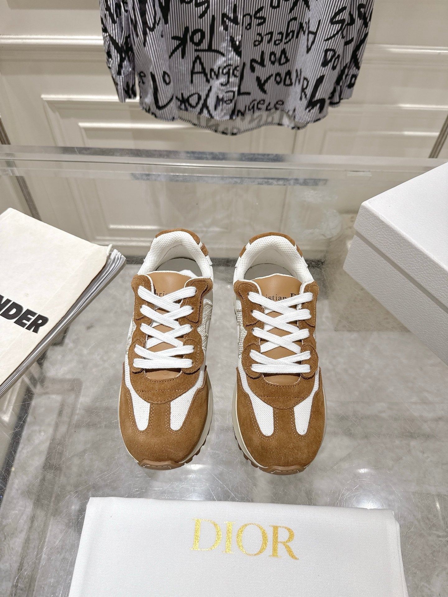 DIOR 25S C'EST DIOR SNEAKER IN WHITE HAZELNUT CALFSKIN AND SUEDE